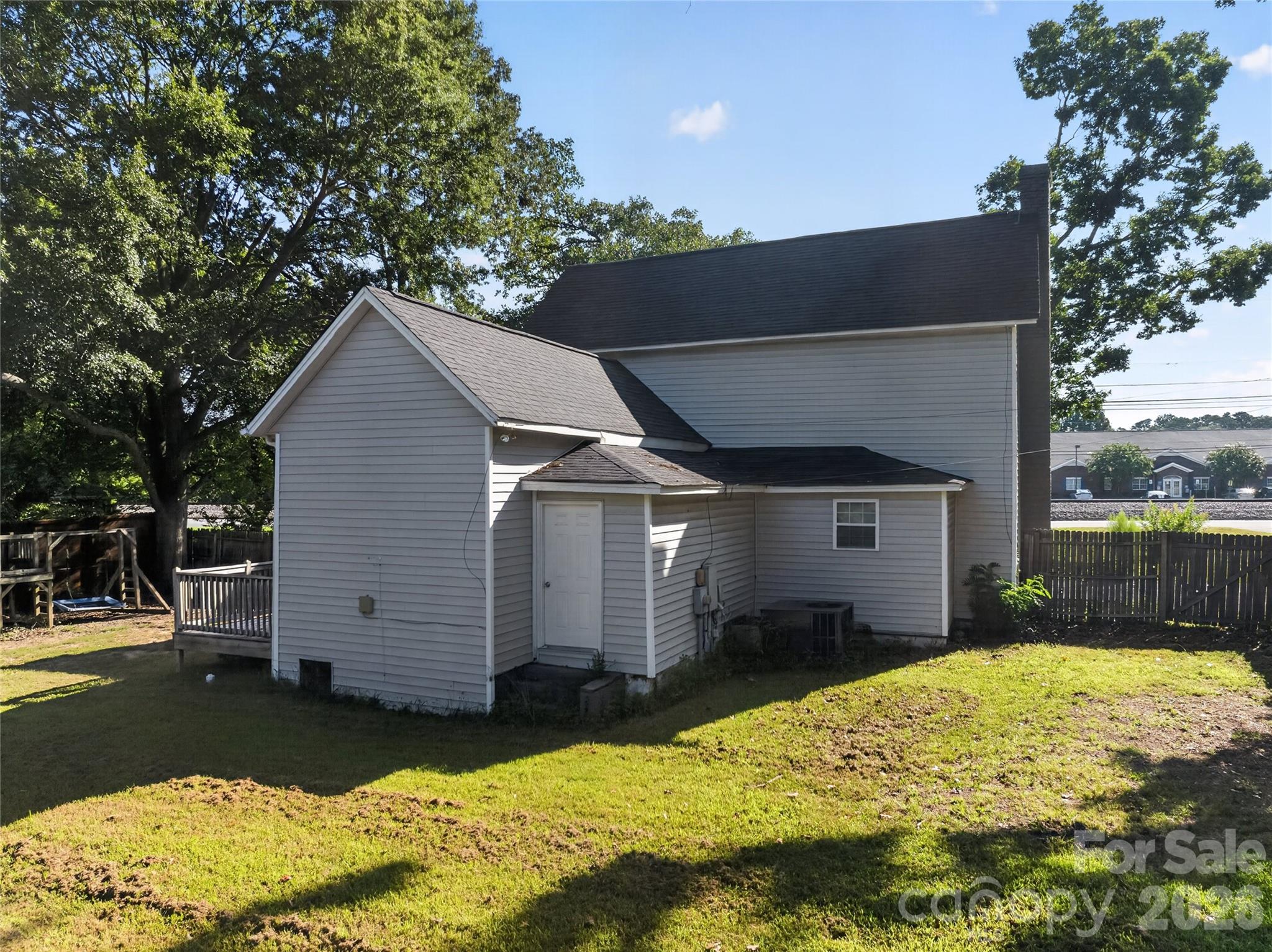 659 N Main Street — Stanley