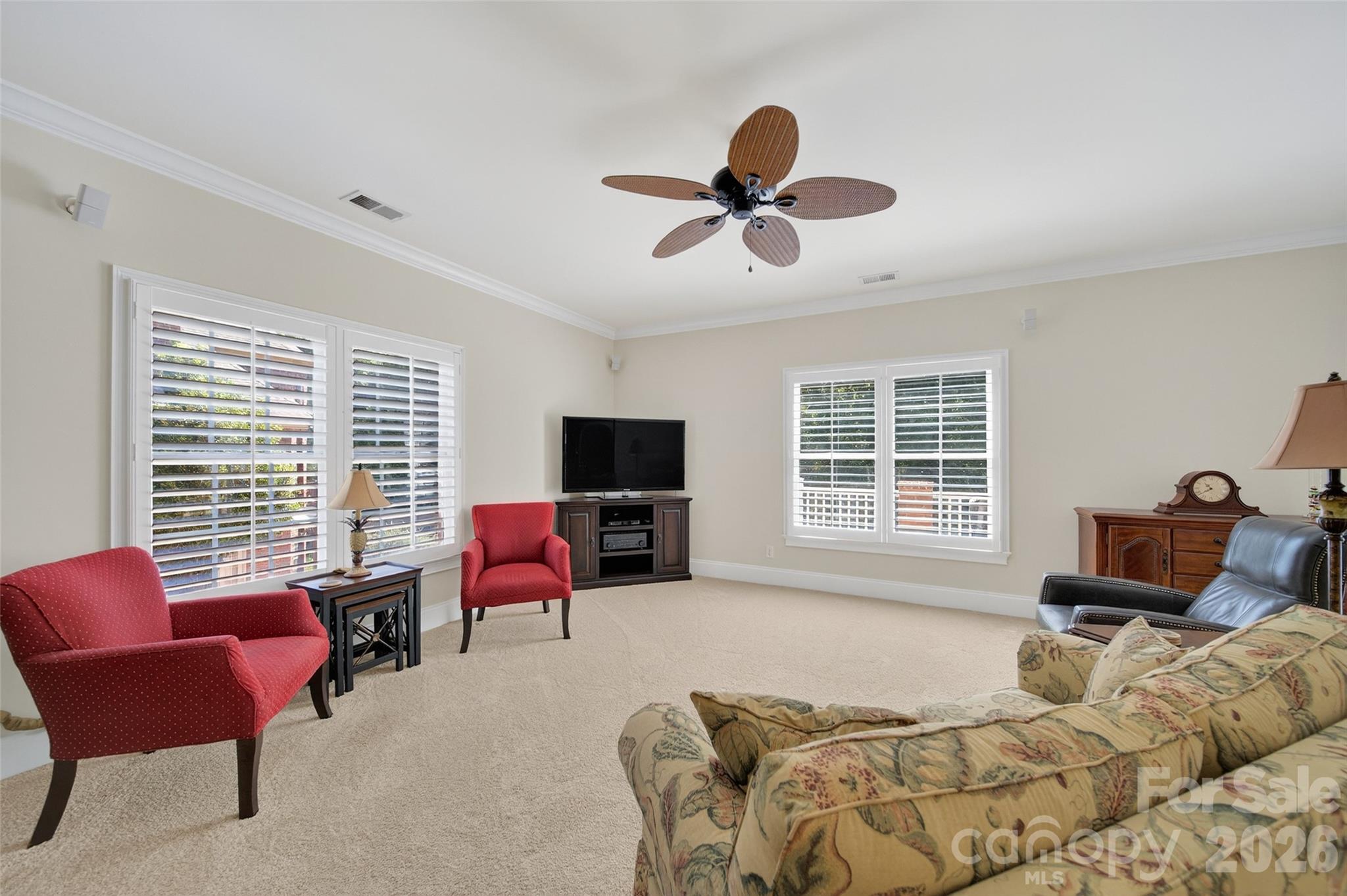 3574 Live Oaks Avenue — Terrell