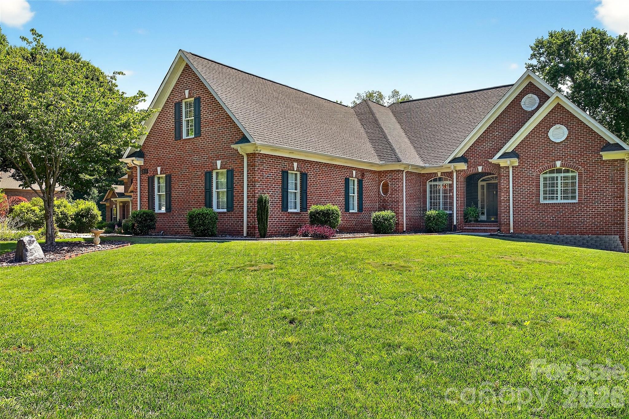 3574 Live Oaks Avenue — Terrell