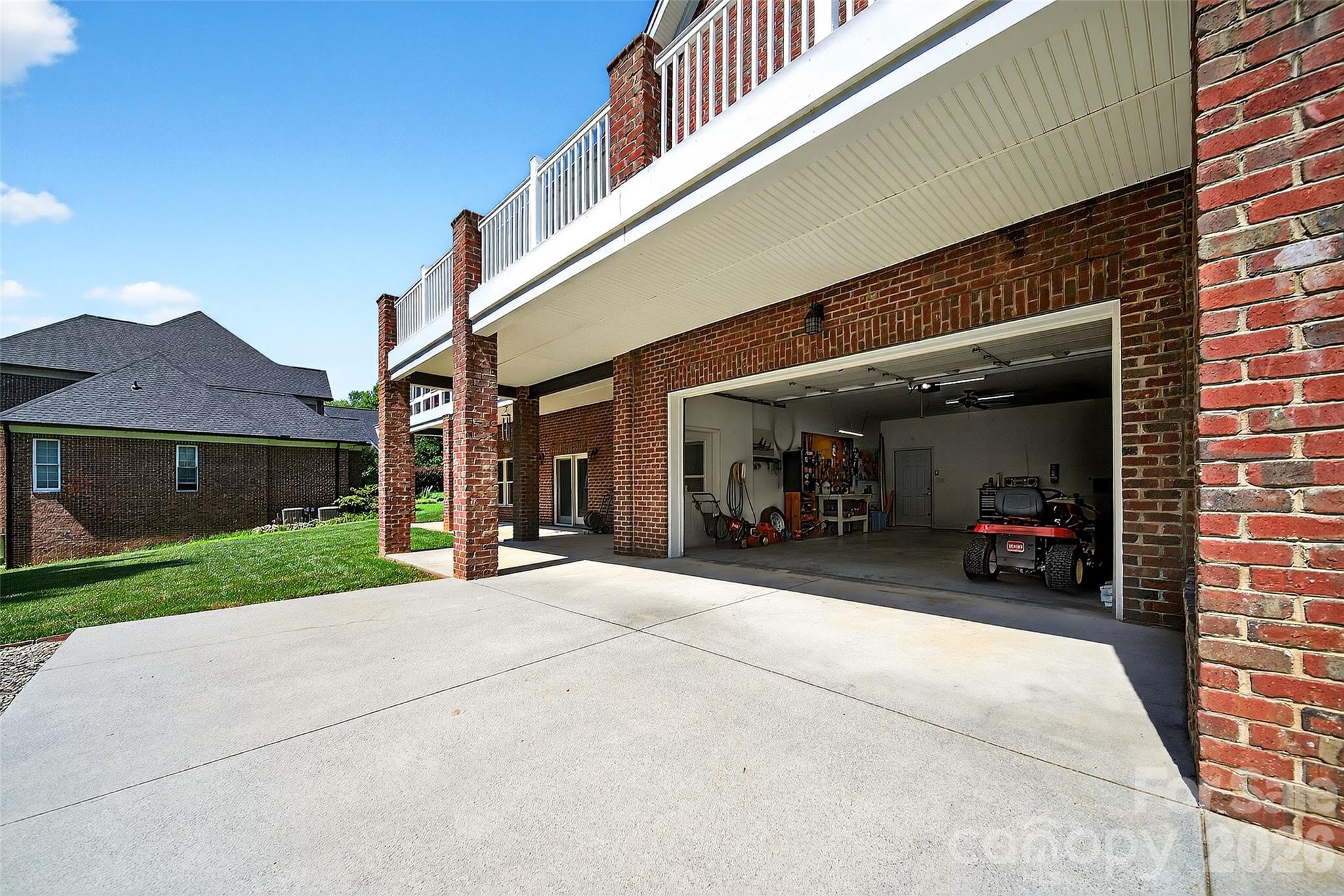 3574 Live Oaks Avenue — Terrell