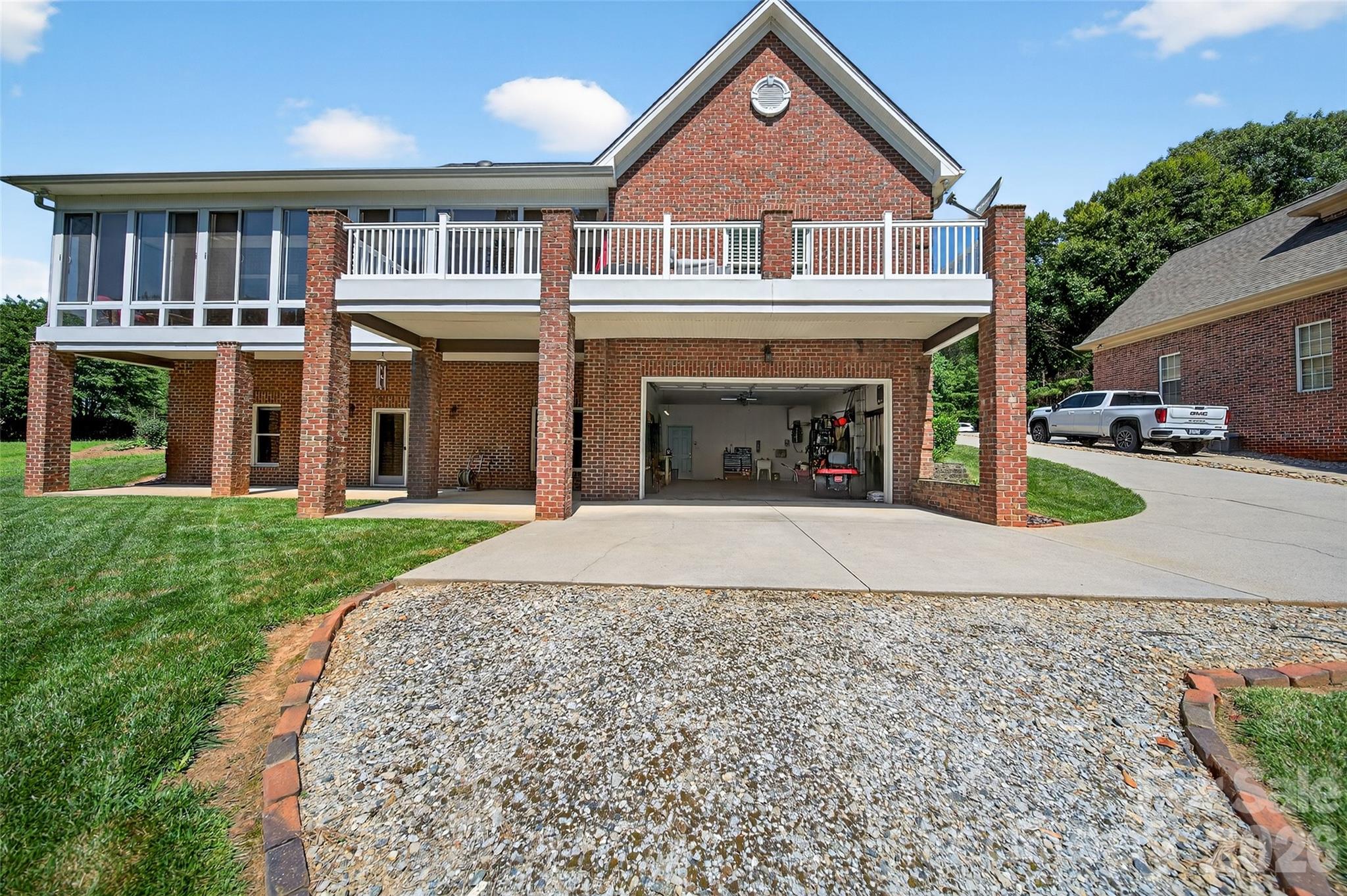 3574 Live Oaks Avenue — Terrell