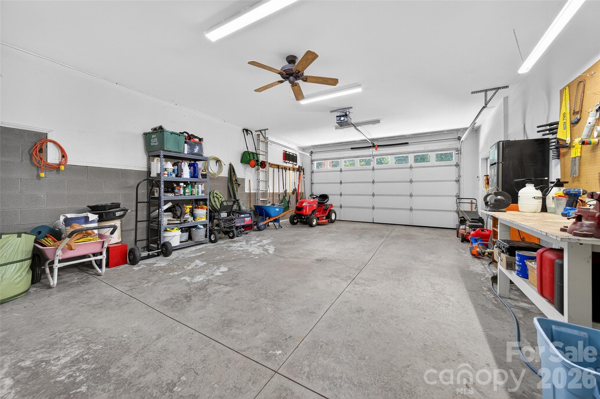 3574 Live Oaks Avenue — Terrell