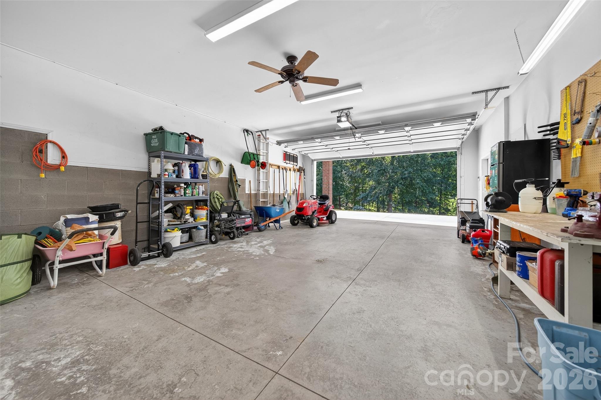 3574 Live Oaks Avenue — Terrell
