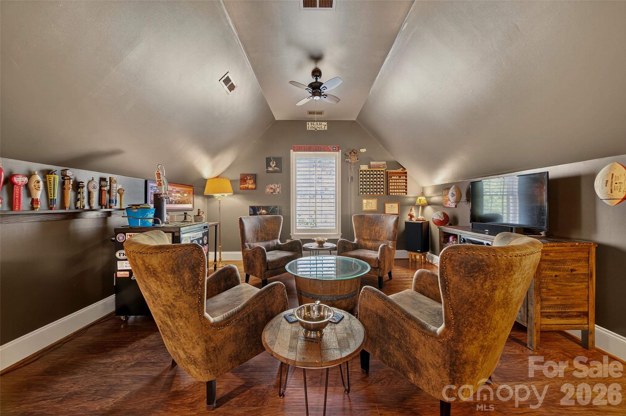 3574 Live Oaks Avenue — Terrell