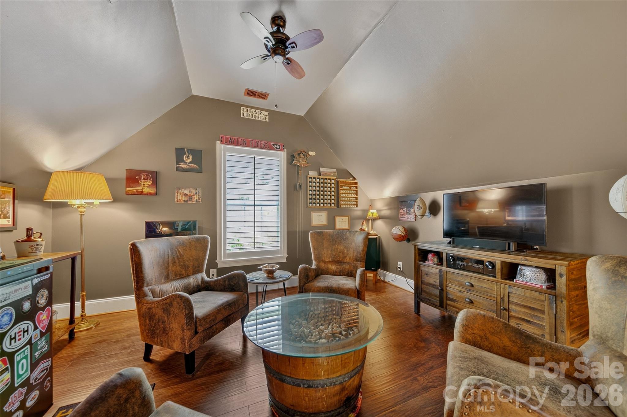 3574 Live Oaks Avenue — Terrell
