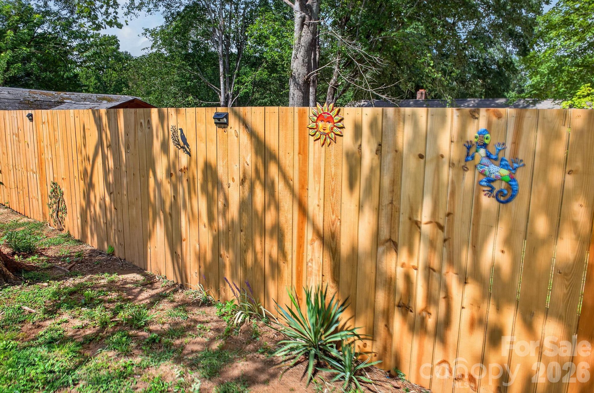 2559 Sweetbriar Circle — Lenoir