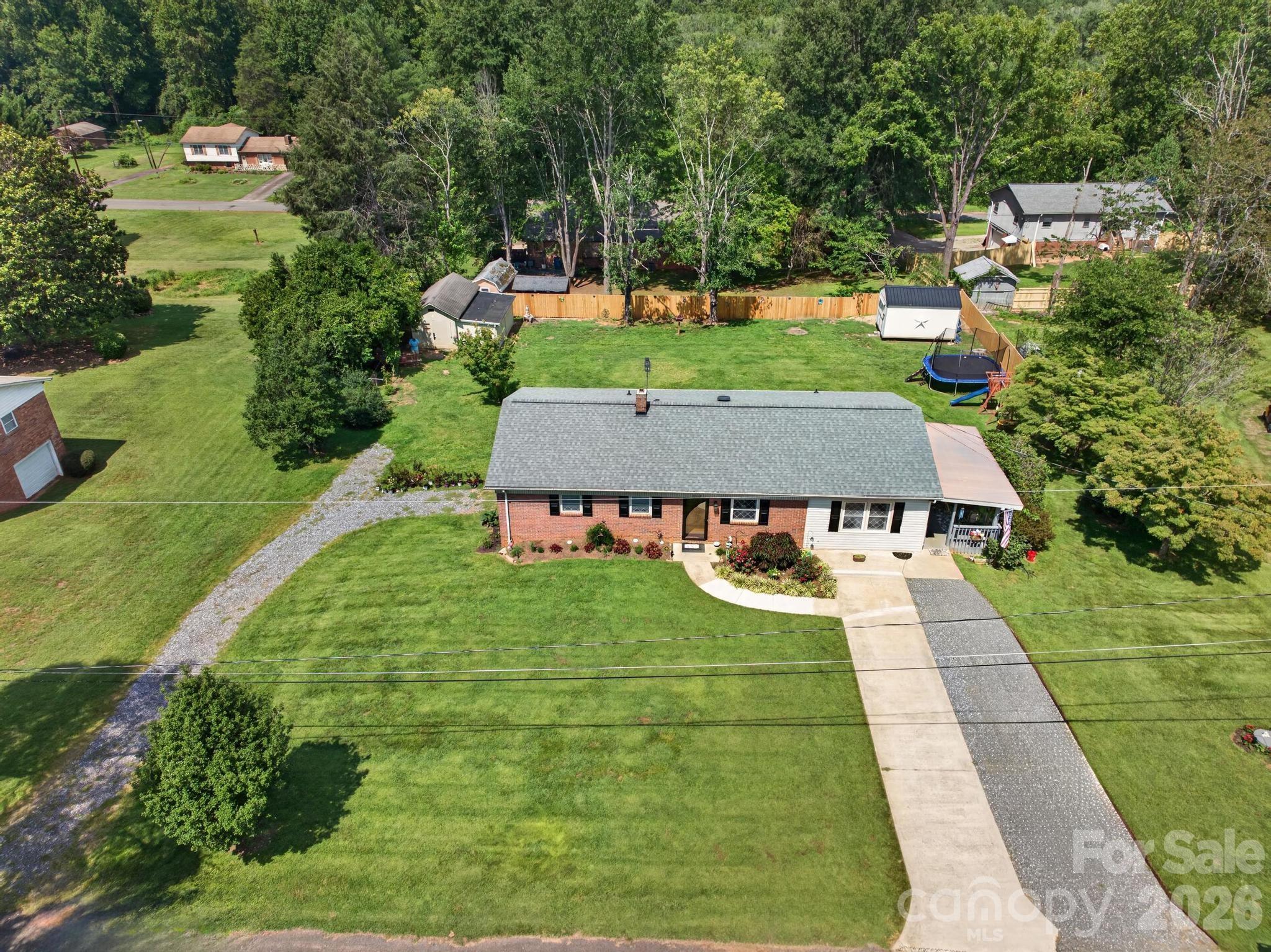 2559 Sweetbriar Circle — Lenoir
