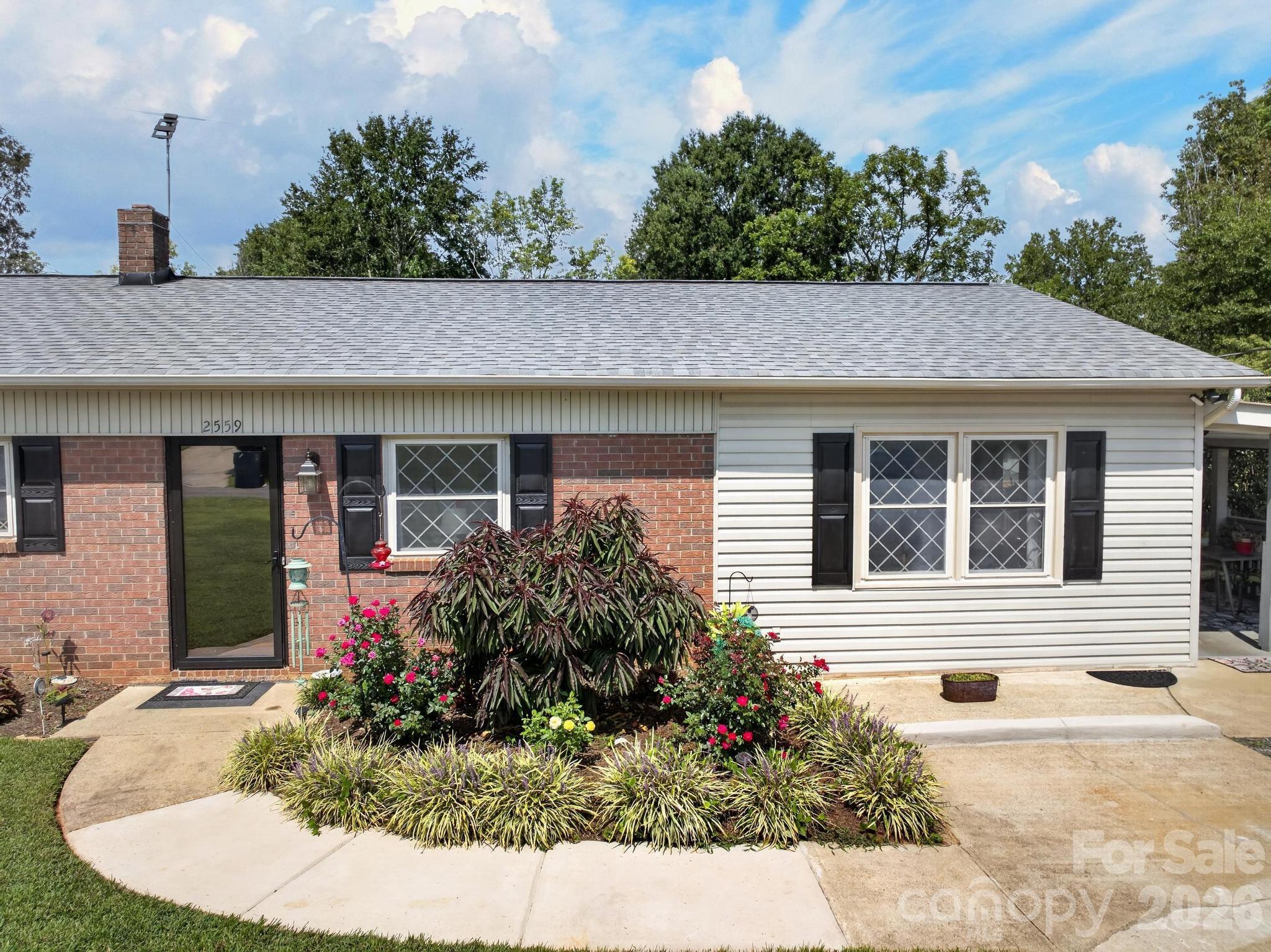 2559 Sweetbriar Circle — Lenoir