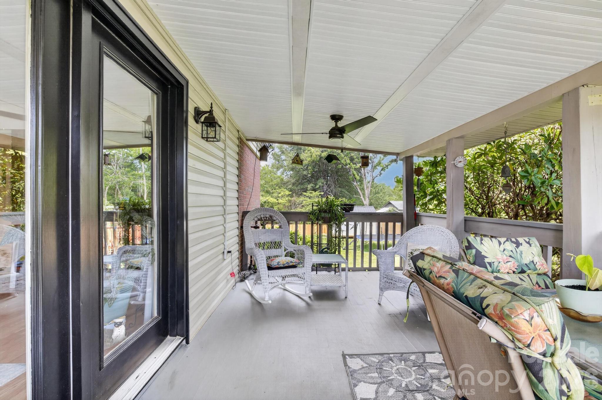 2559 Sweetbriar Circle — Lenoir