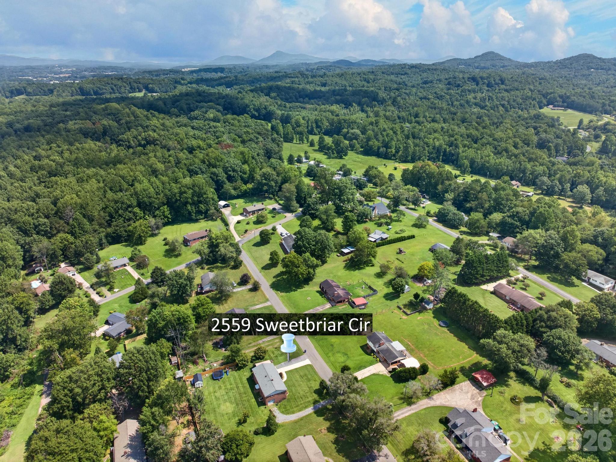 2559 Sweetbriar Circle — Lenoir