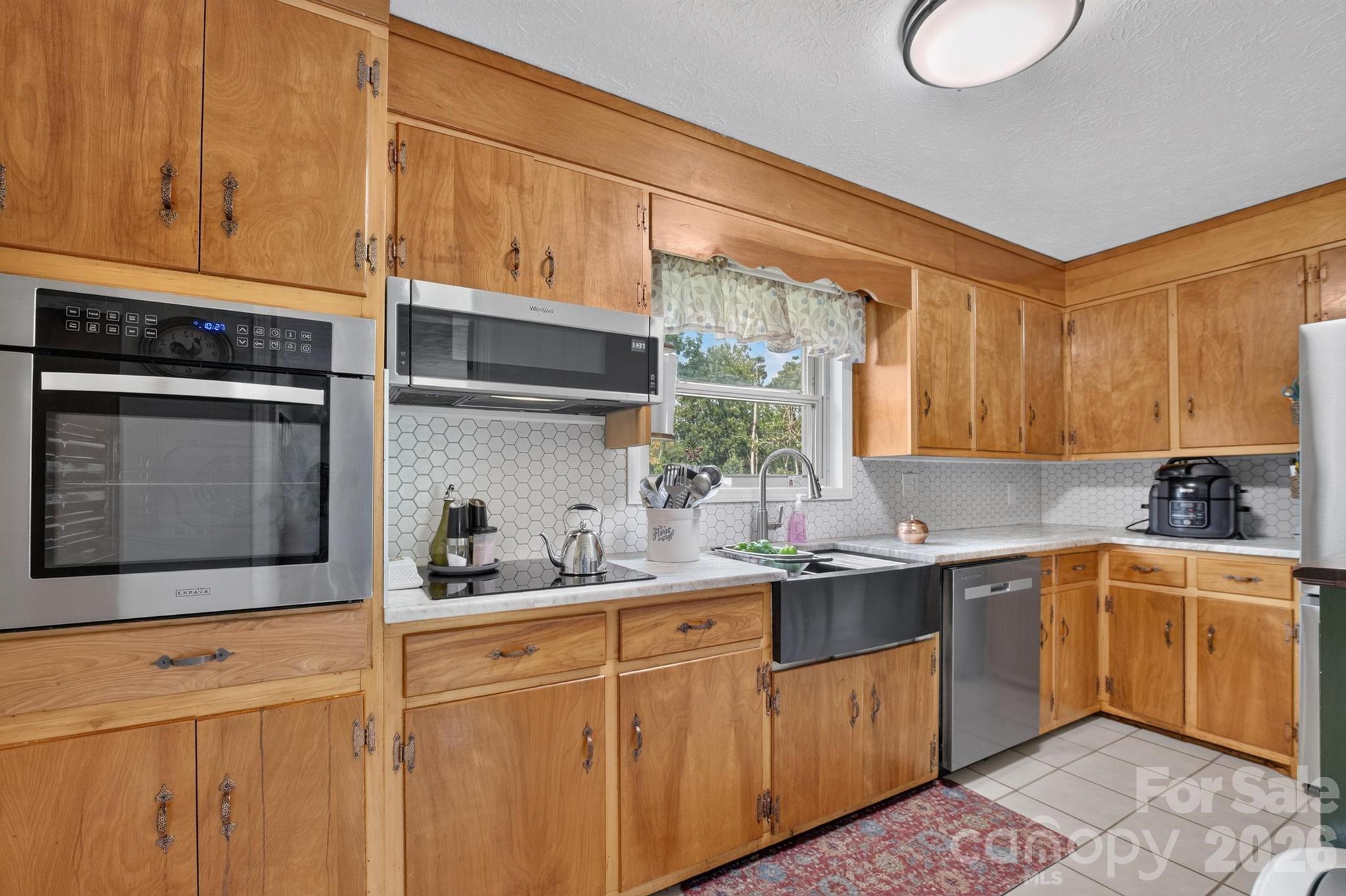 2559 Sweetbriar Circle — Lenoir