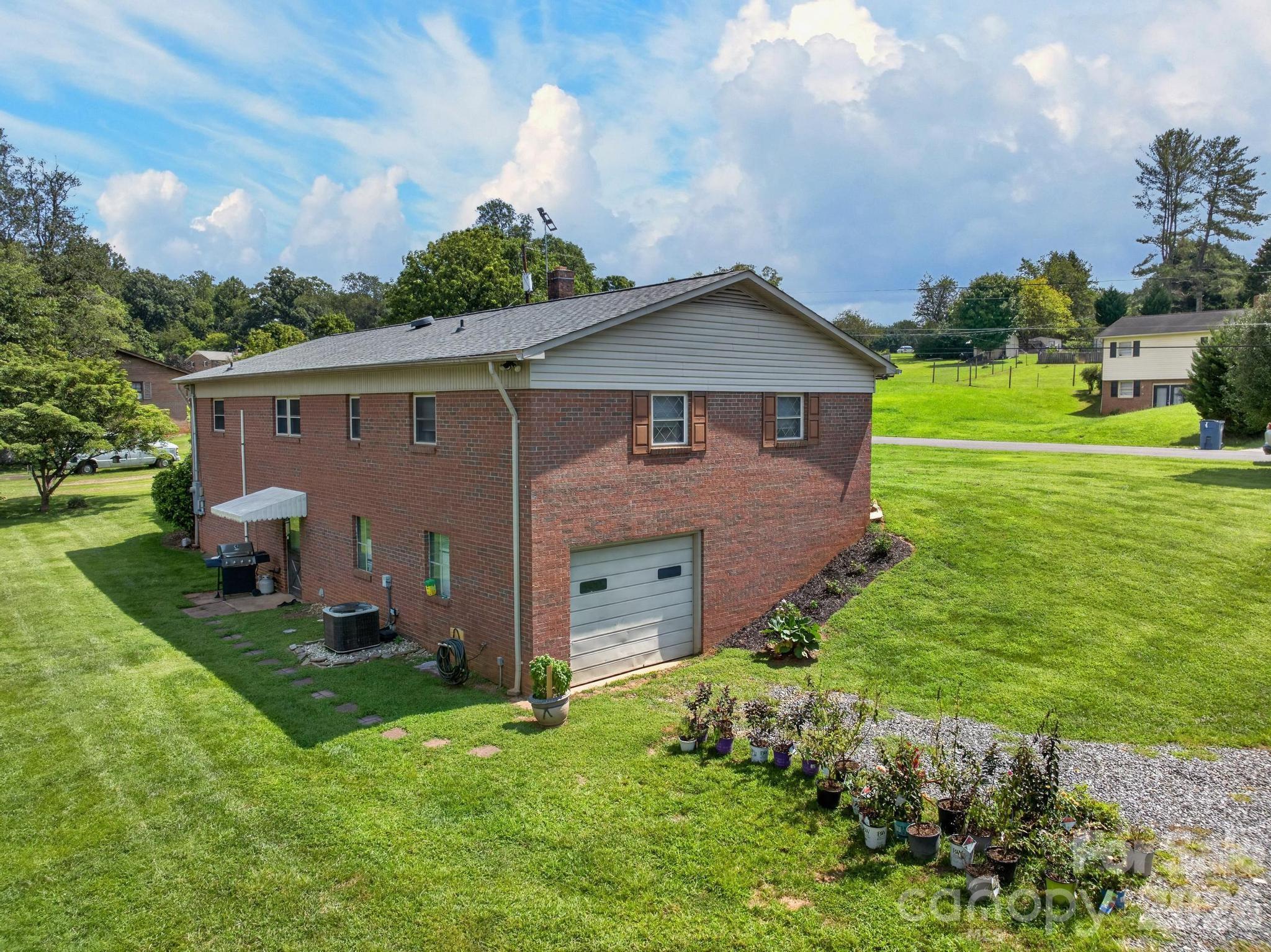 2559 Sweetbriar Circle — Lenoir