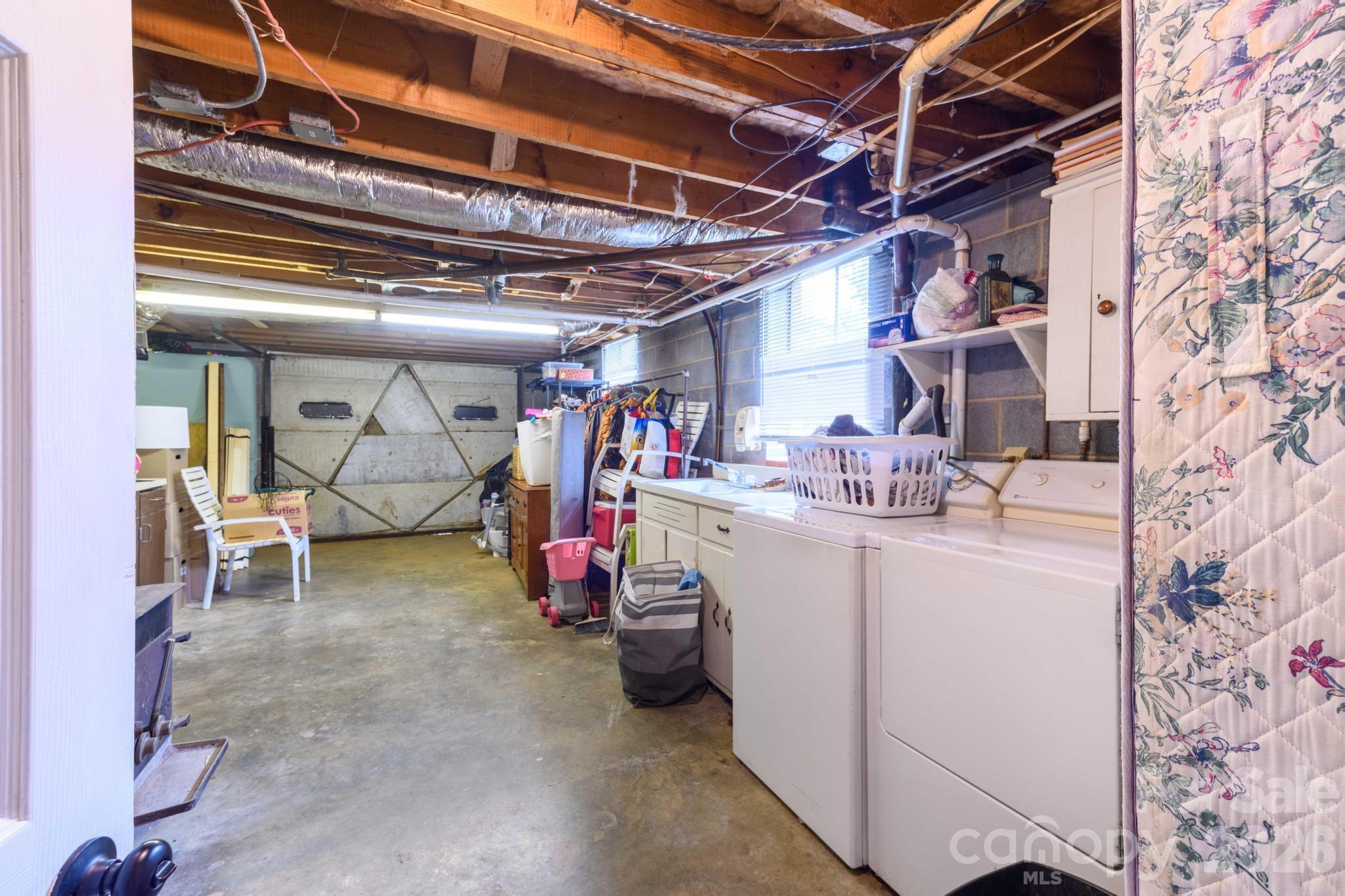 2559 Sweetbriar Circle — Lenoir