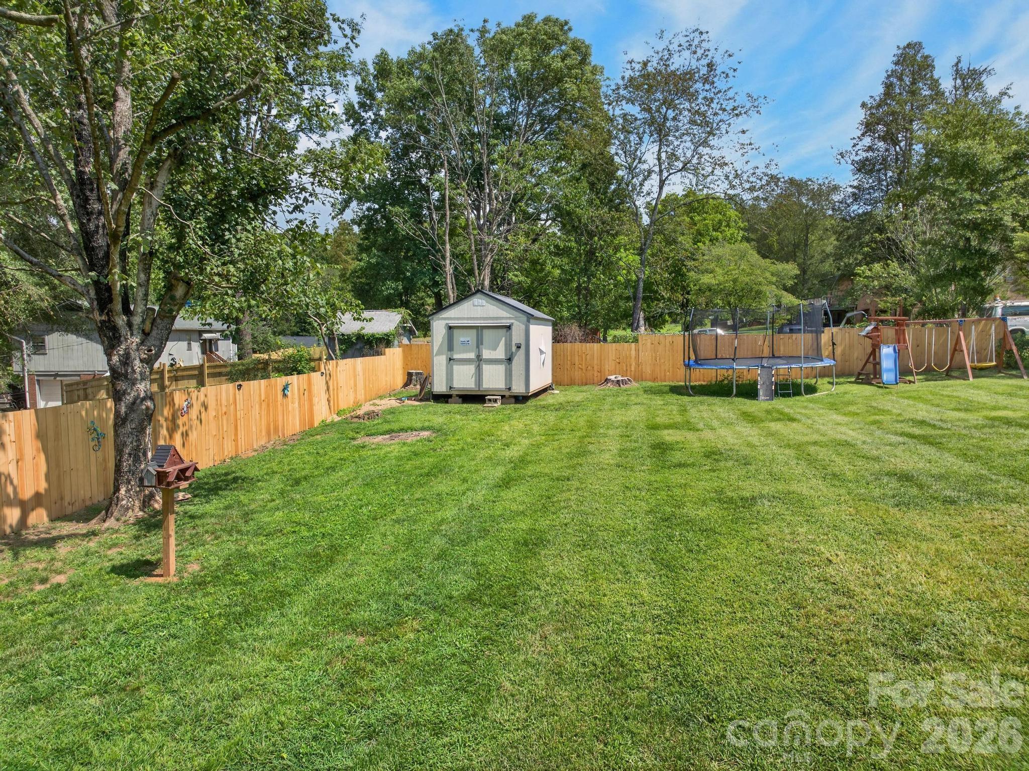 2559 Sweetbriar Circle — Lenoir