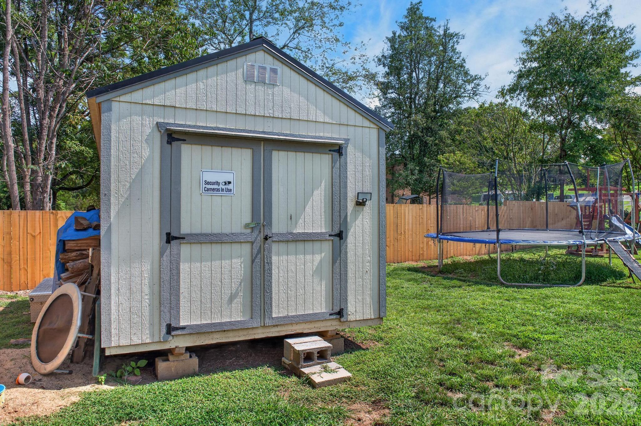 2559 Sweetbriar Circle — Lenoir