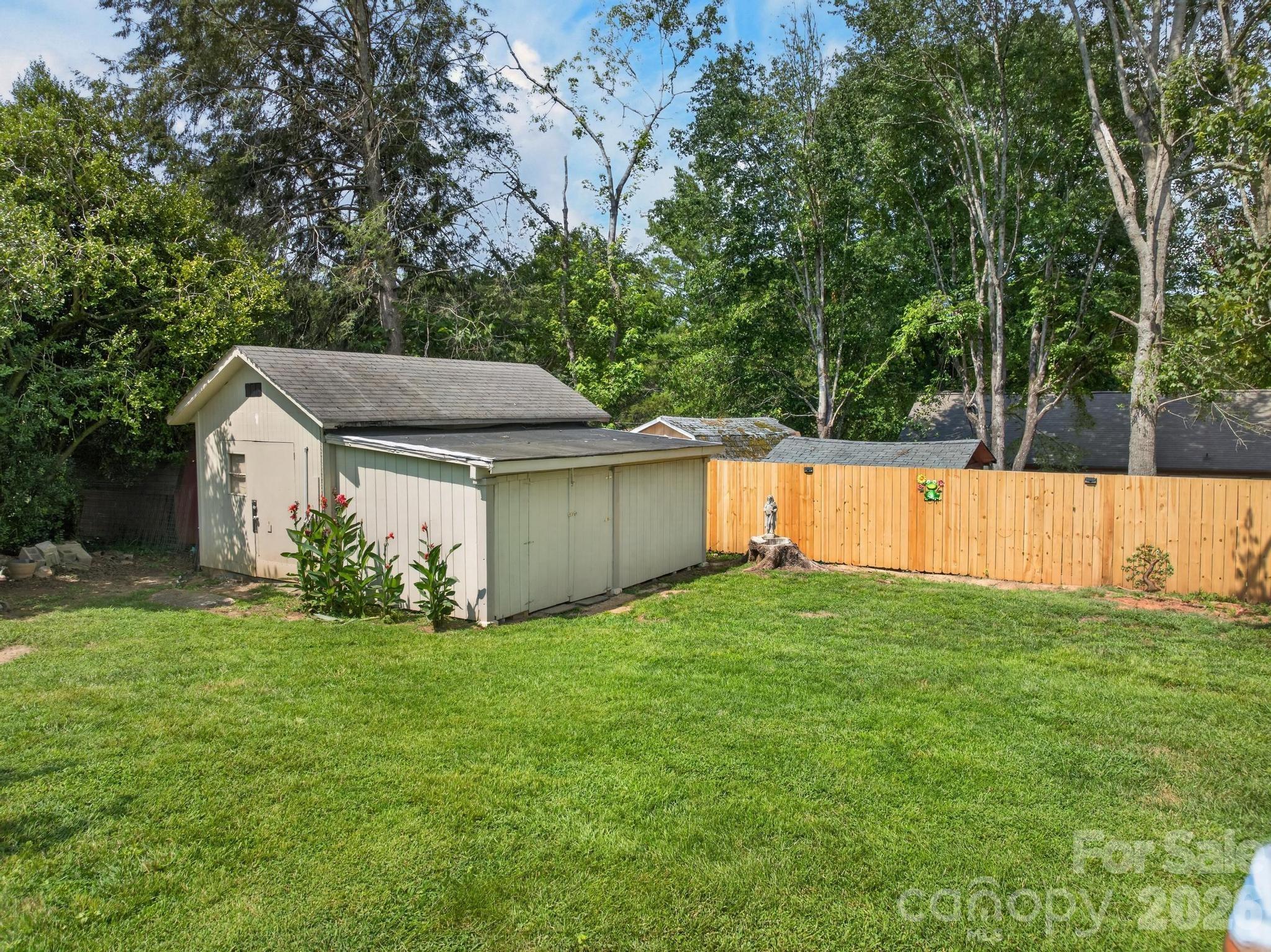 2559 Sweetbriar Circle — Lenoir