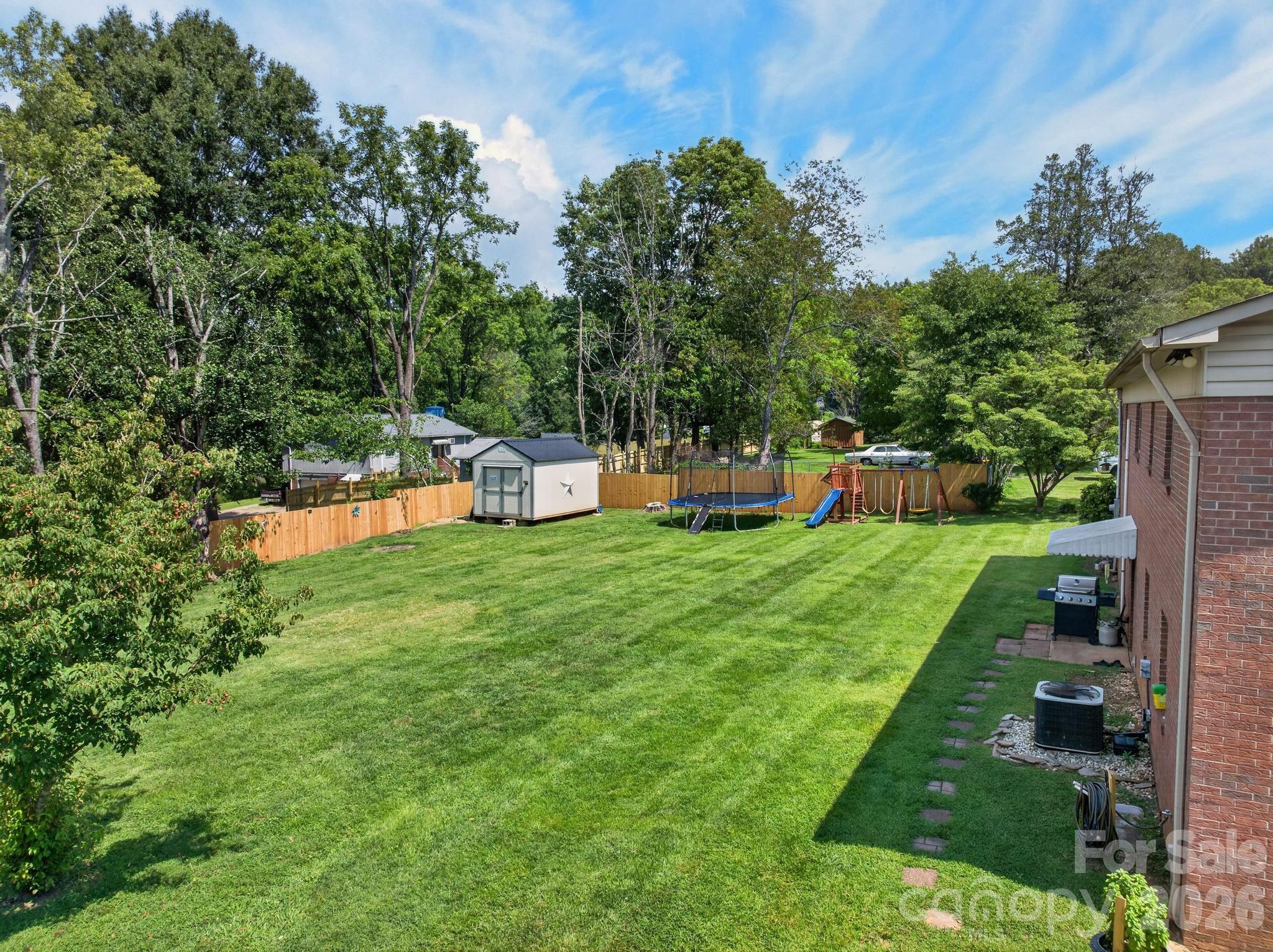 2559 Sweetbriar Circle — Lenoir