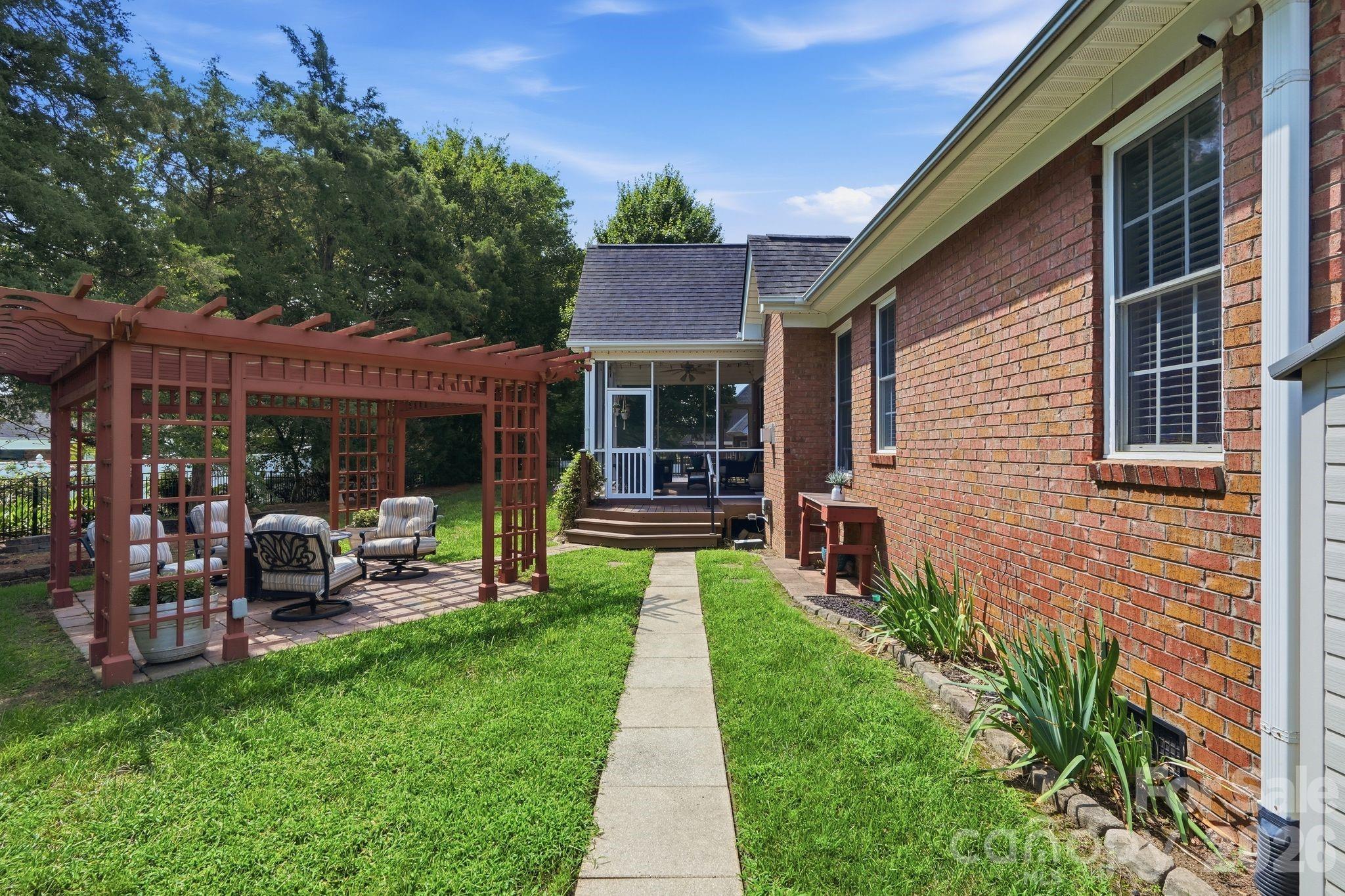 708 King Fredrick Lane SW — Concord
