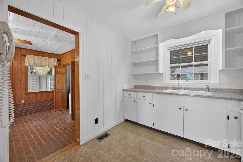 2409 Lucas Street — Hendersonville