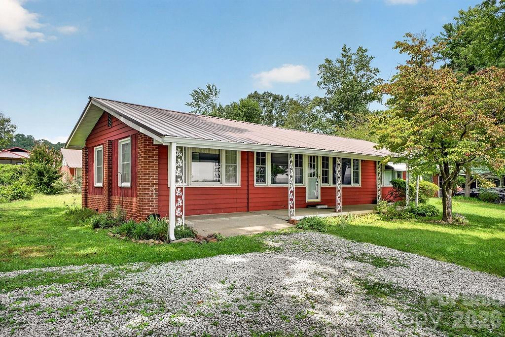 2409 Lucas Street — Hendersonville