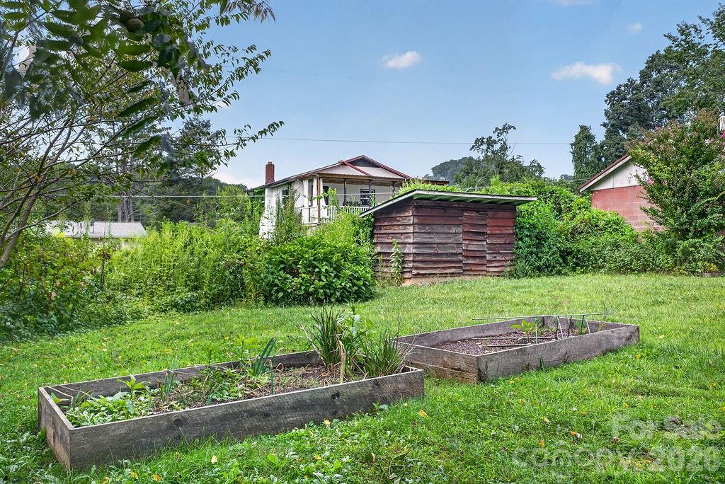 2409 Lucas Street — Hendersonville