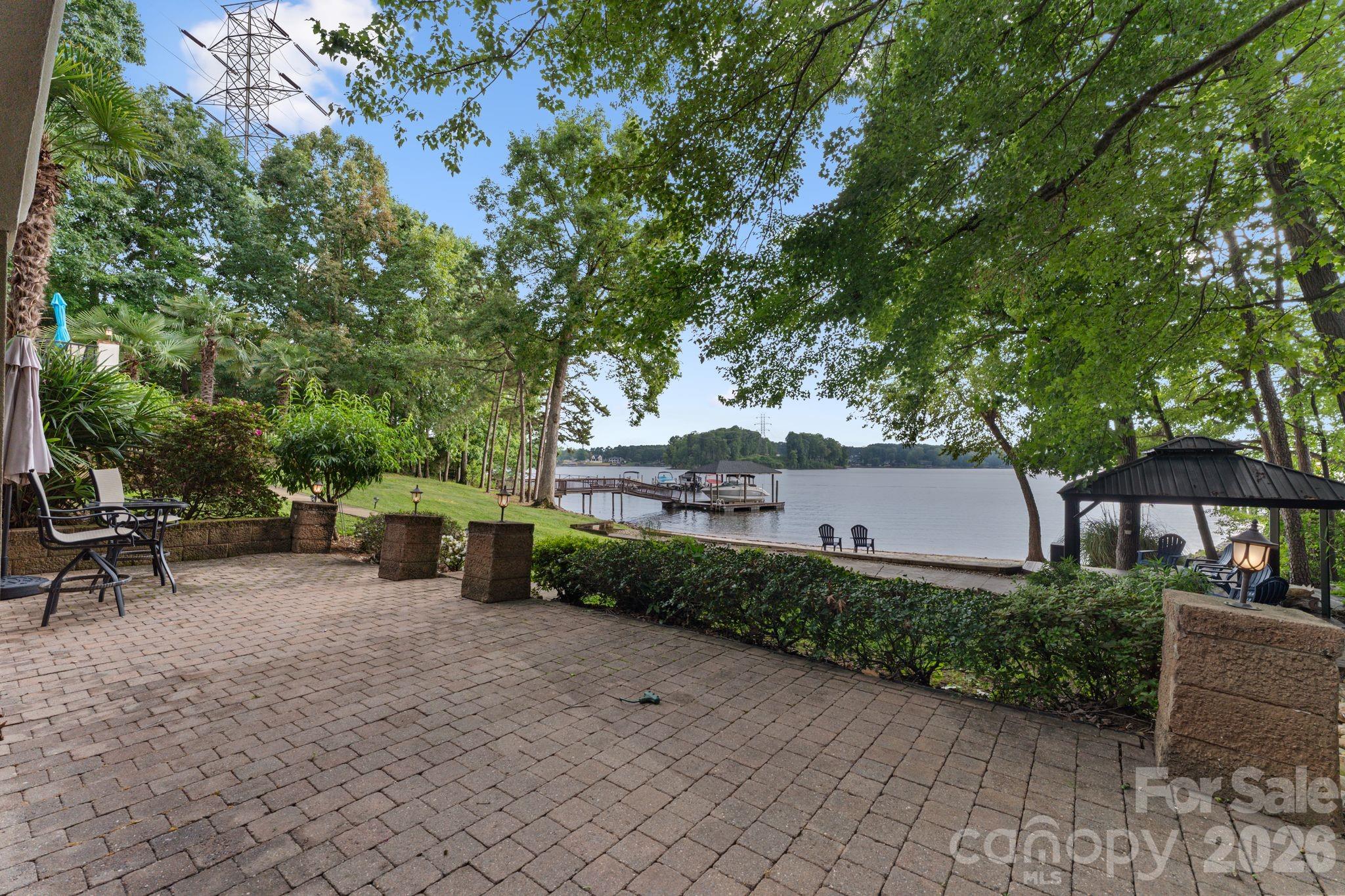 172 Mariner Pointe Lane — Mooresville