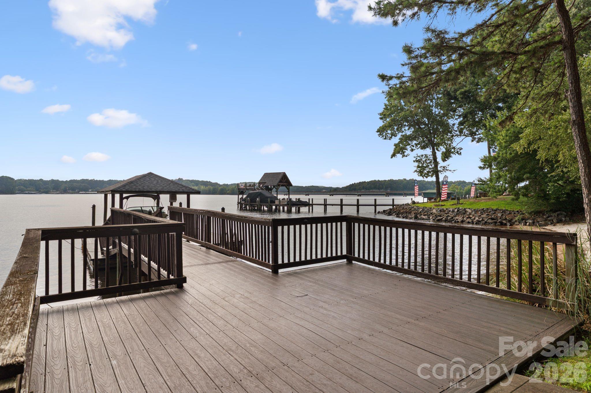 172 Mariner Pointe Lane — Mooresville