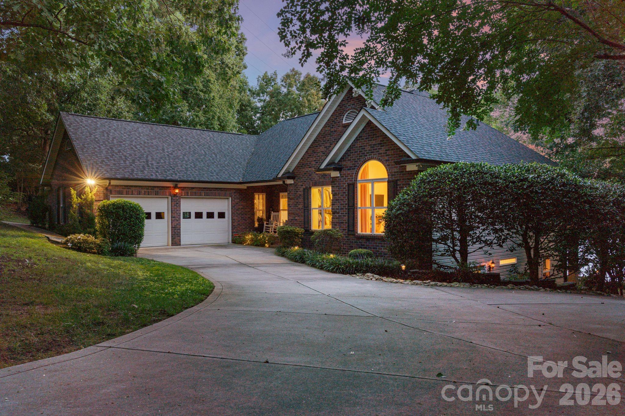 172 Mariner Pointe Lane — Mooresville