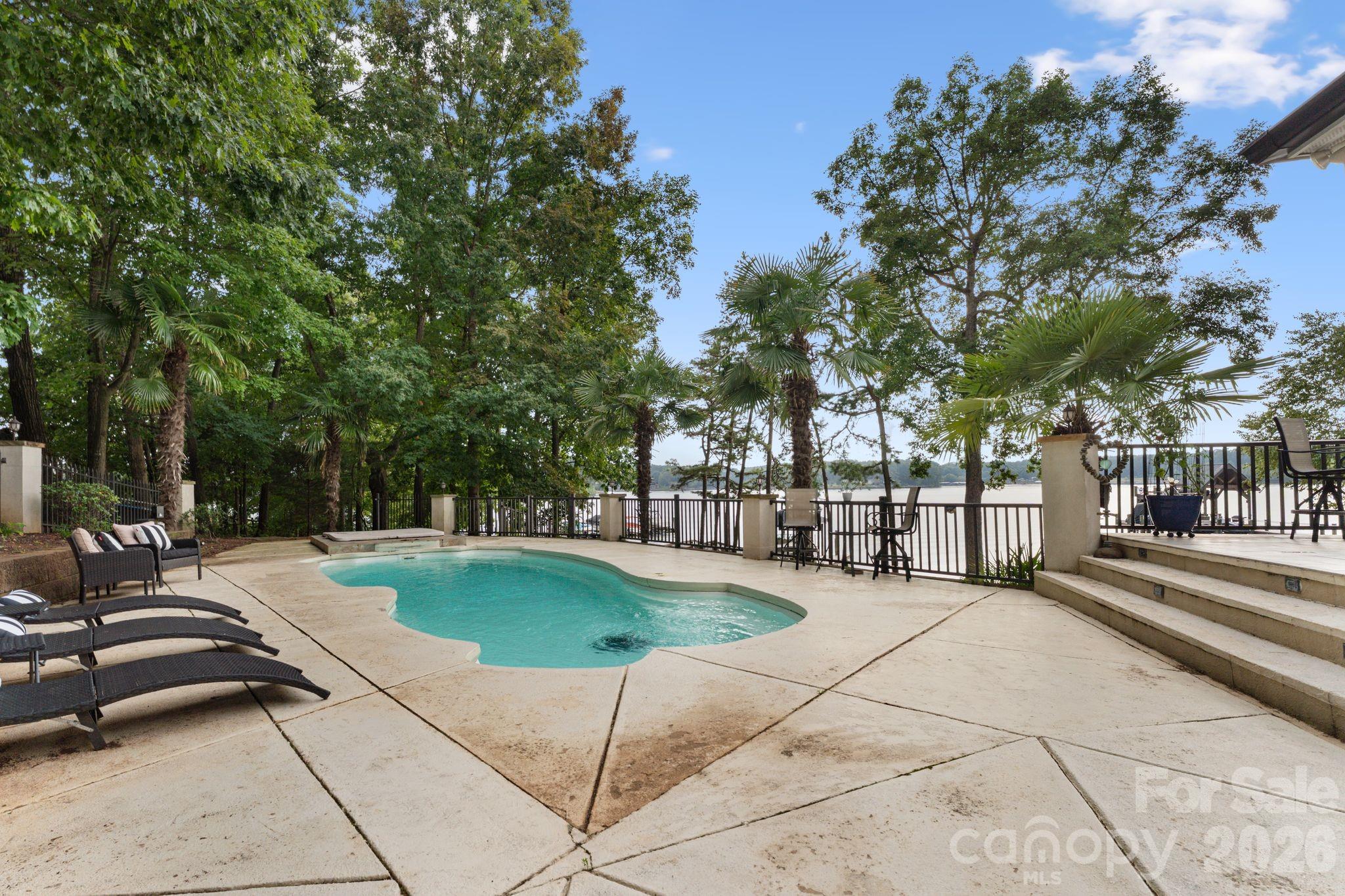 172 Mariner Pointe Lane — Mooresville