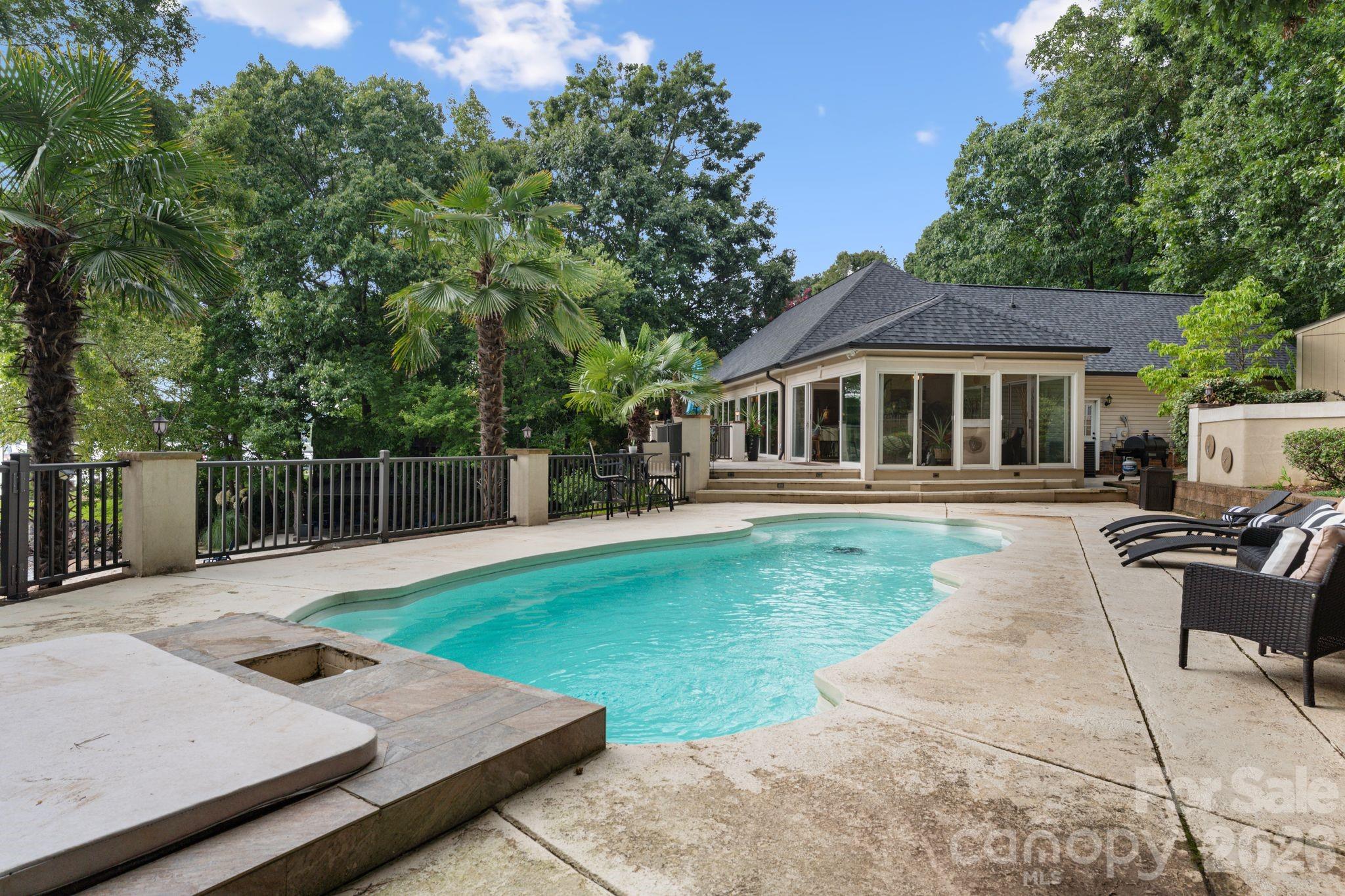 172 Mariner Pointe Lane — Mooresville
