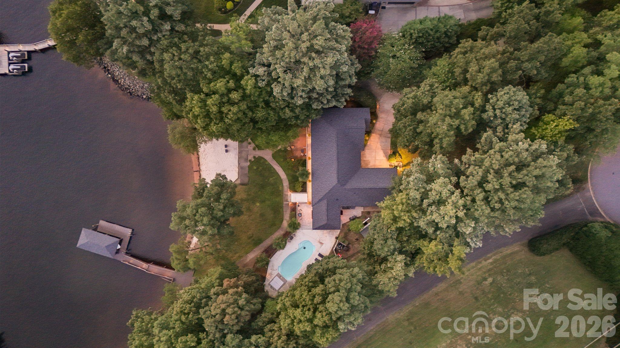 172 Mariner Pointe Lane — Mooresville