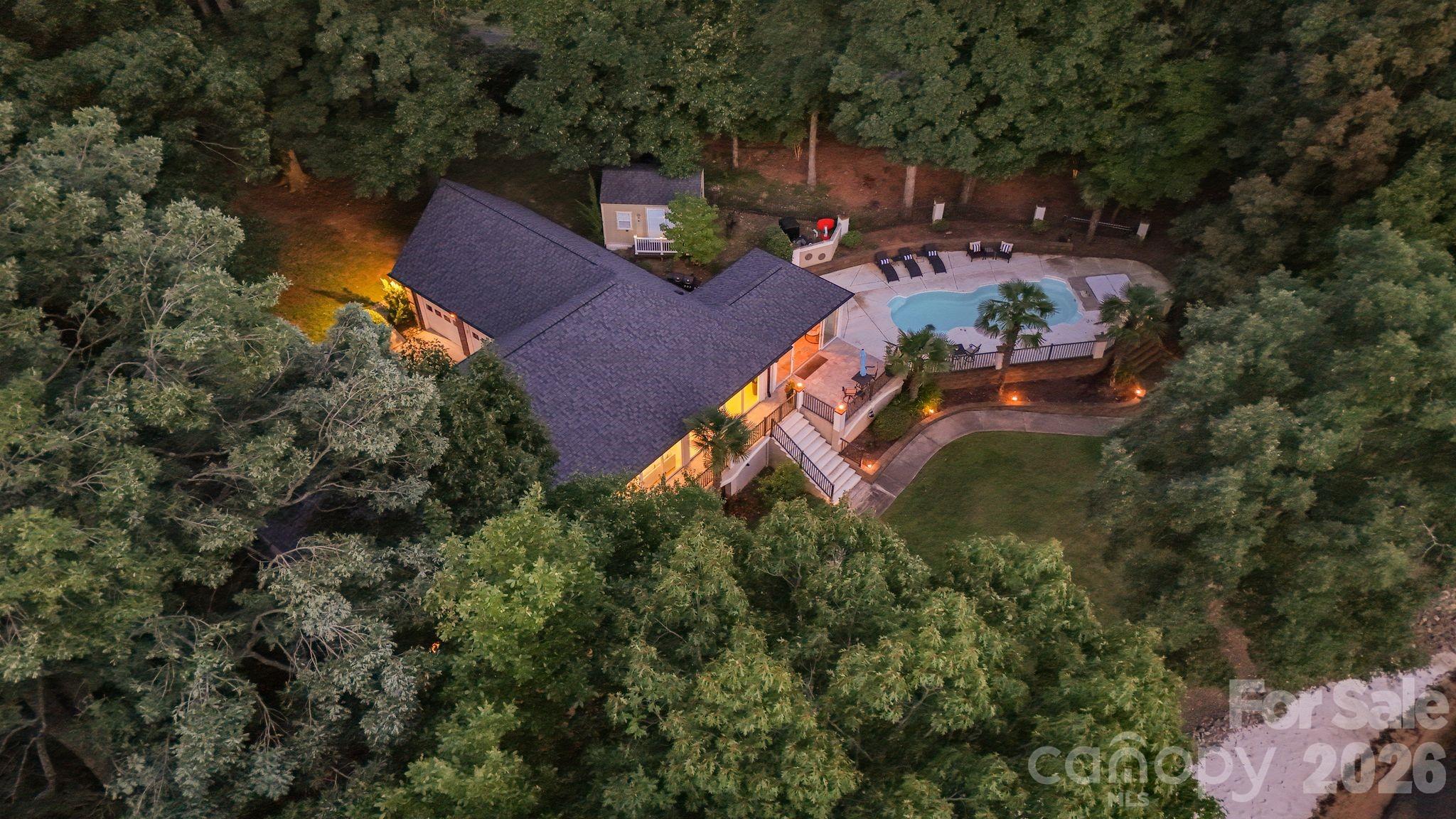 172 Mariner Pointe Lane — Mooresville
