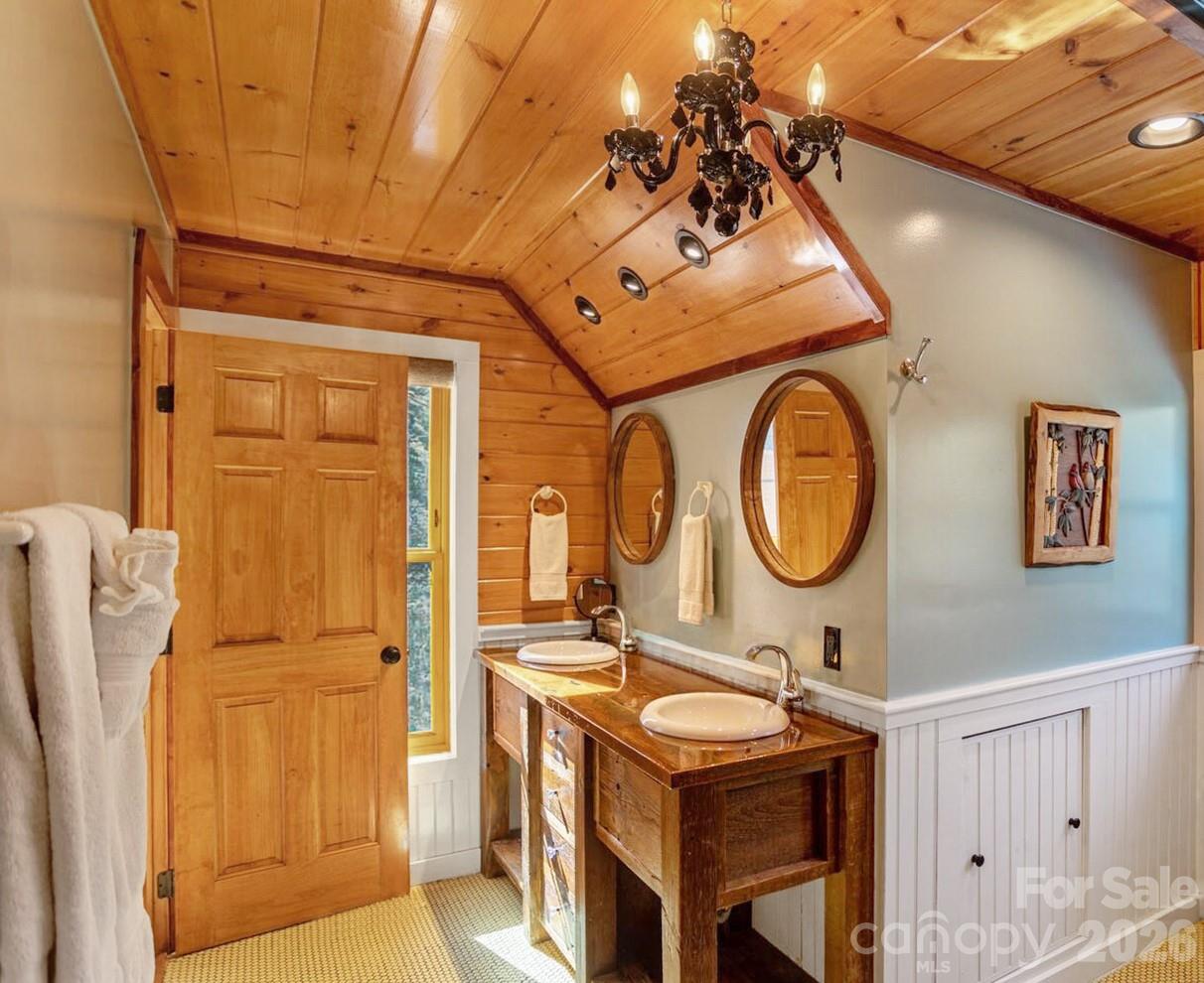 568 Auborn Trivette Road — Sugar Grove