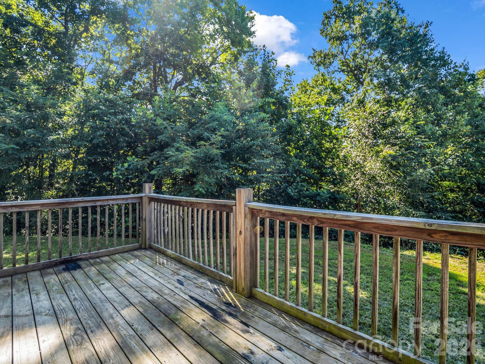 557 Sutton Mountain Ridge — Pisgah Forest