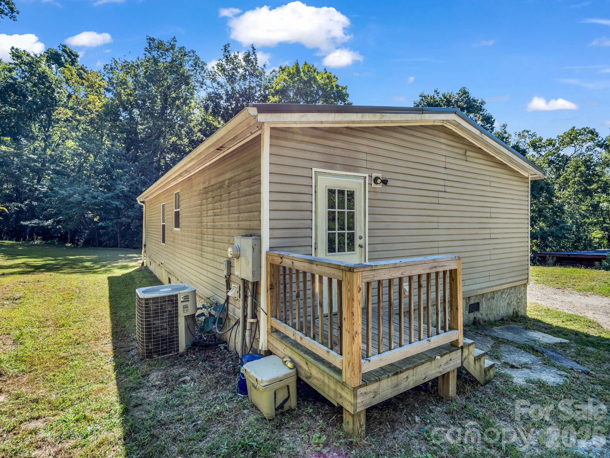 557 Sutton Mountain Ridge — Pisgah Forest