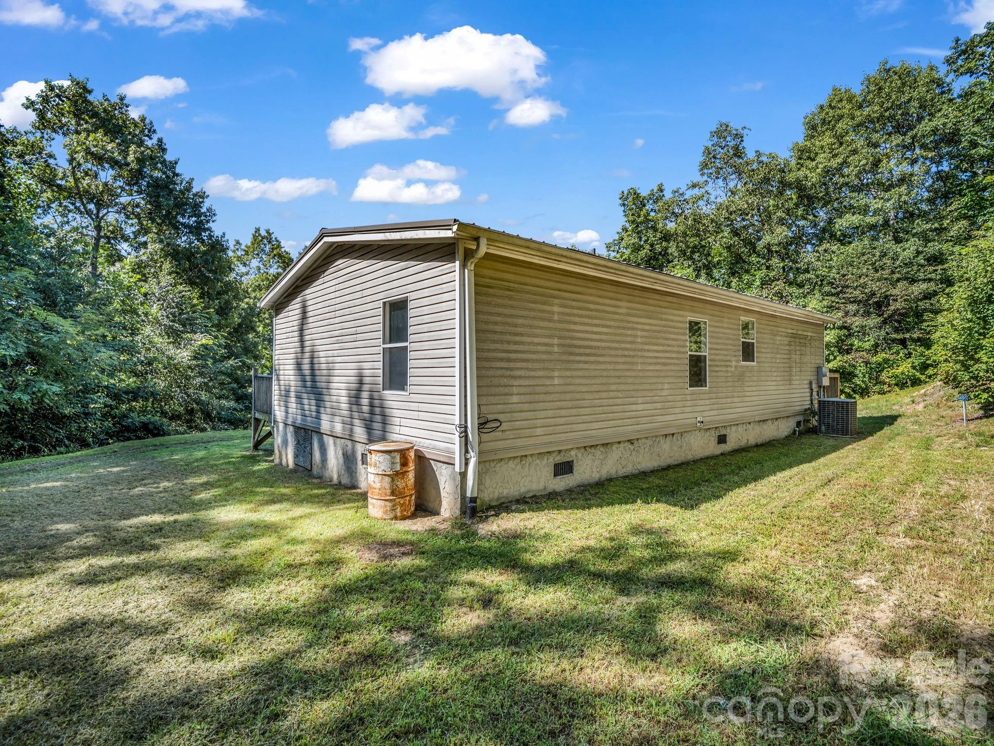 557 Sutton Mountain Ridge — Pisgah Forest