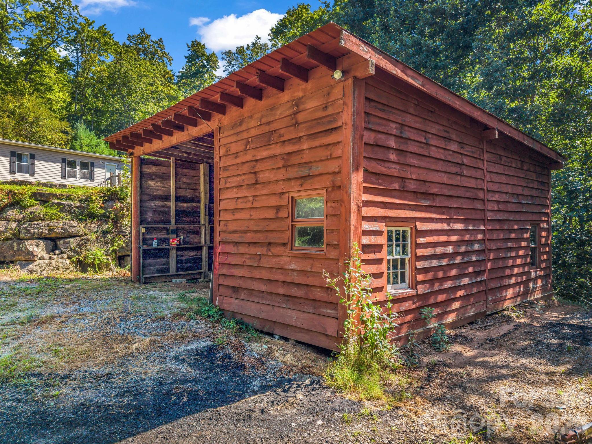 557 Sutton Mountain Ridge — Pisgah Forest
