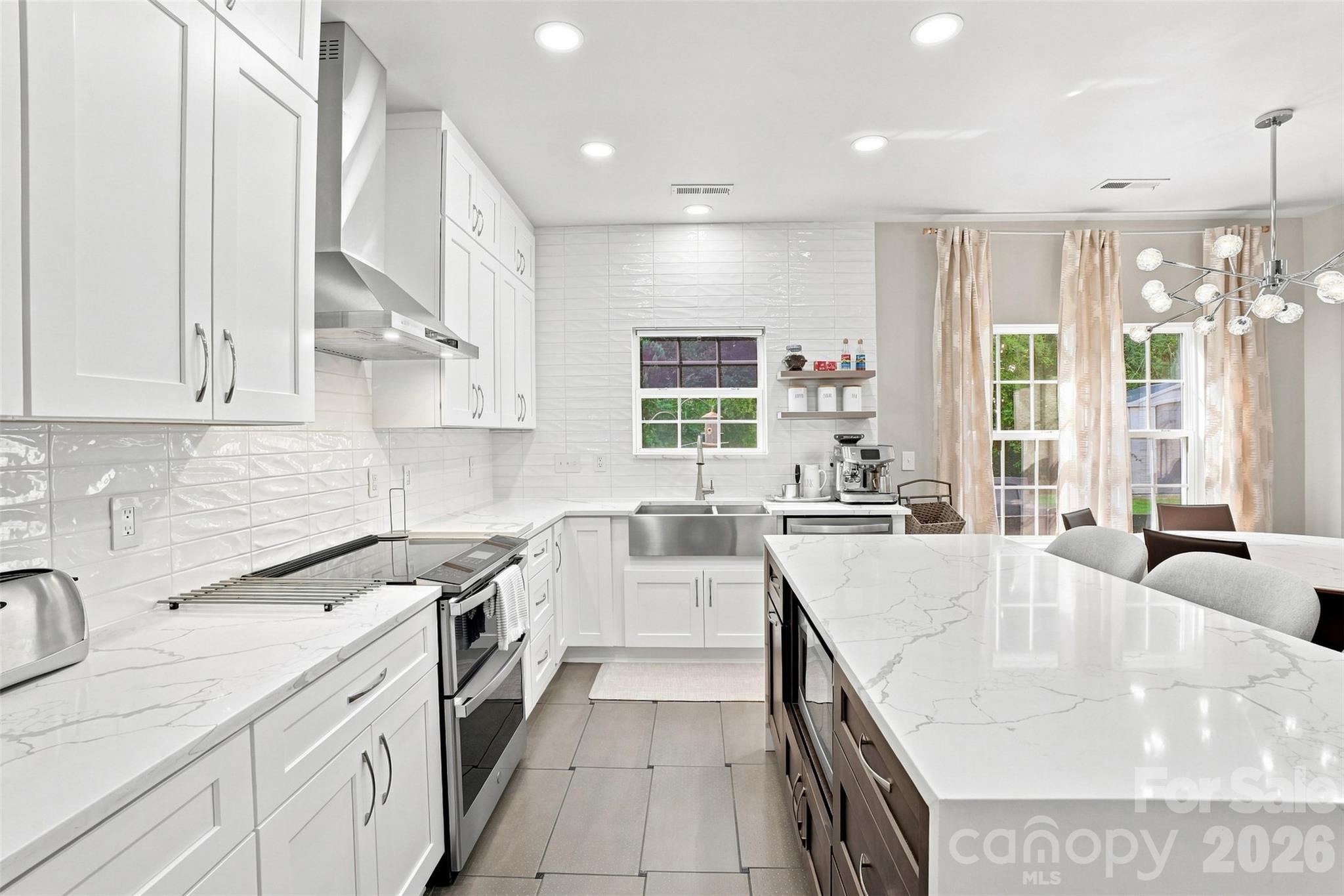 5909 Parkstone Drive — Matthews