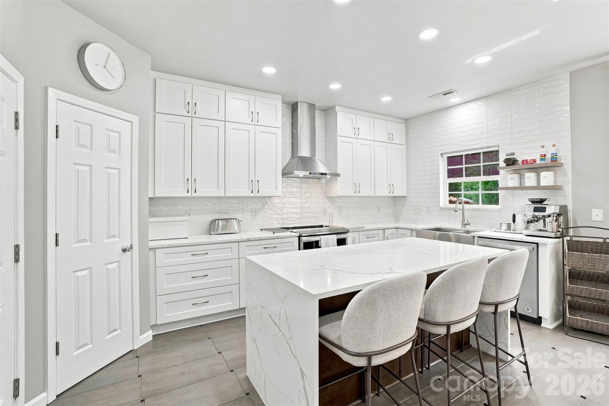 5909 Parkstone Drive — Matthews