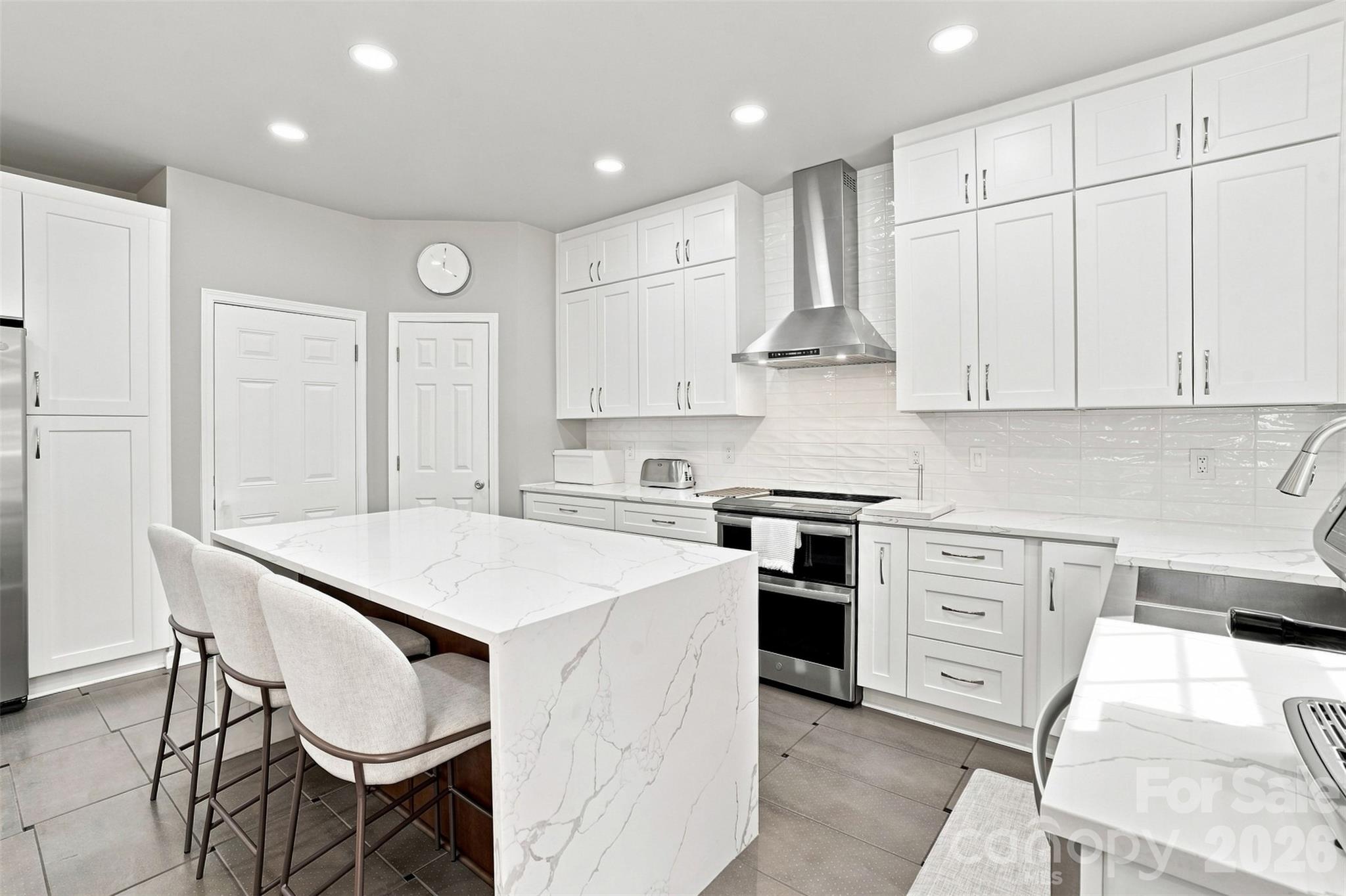 5909 Parkstone Drive — Matthews