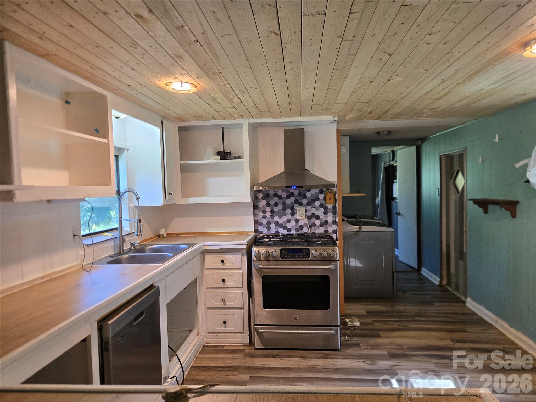 6430 Dysartsville Road — Morganton