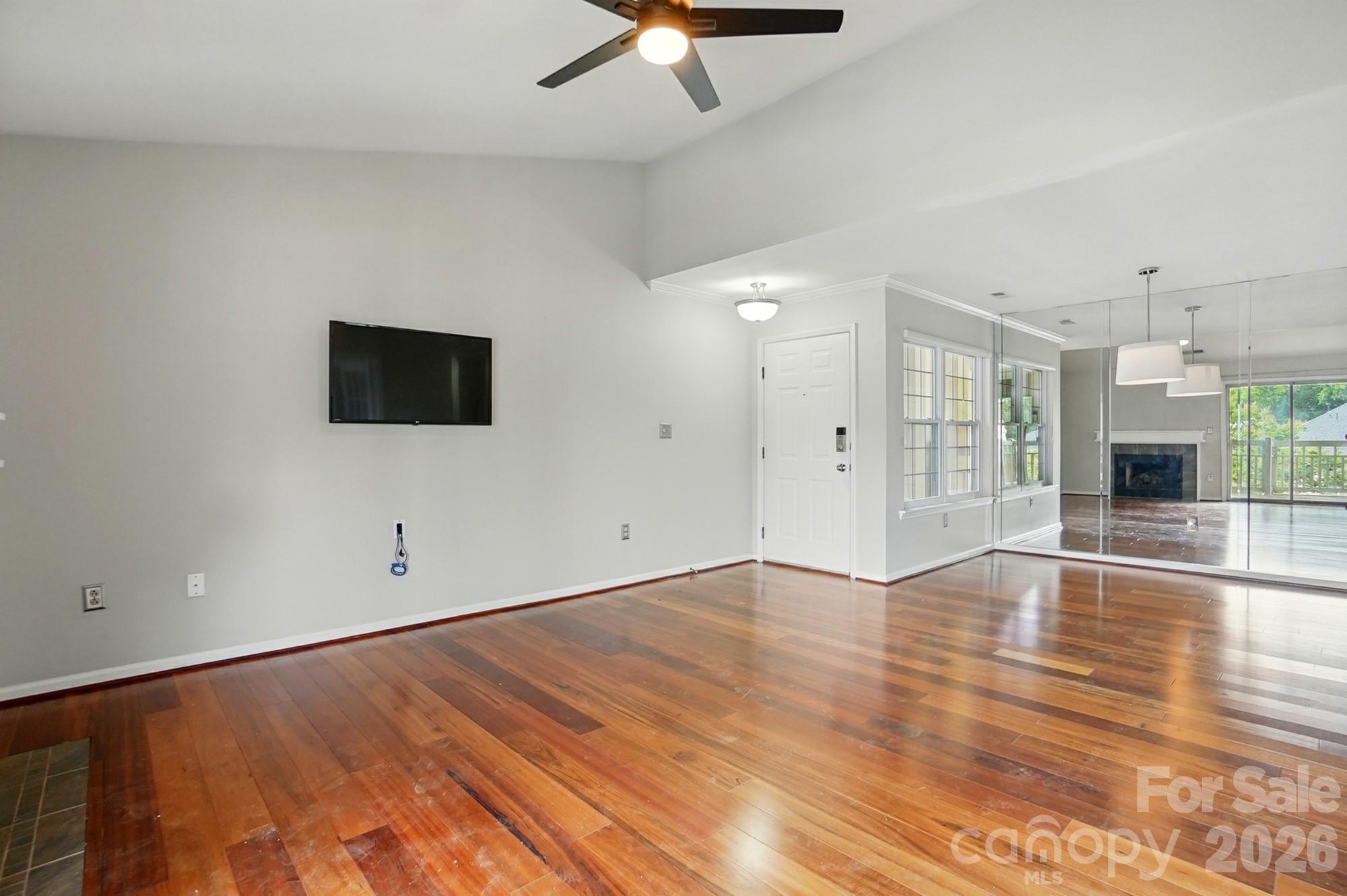 5007 Sharon Road — Charlotte