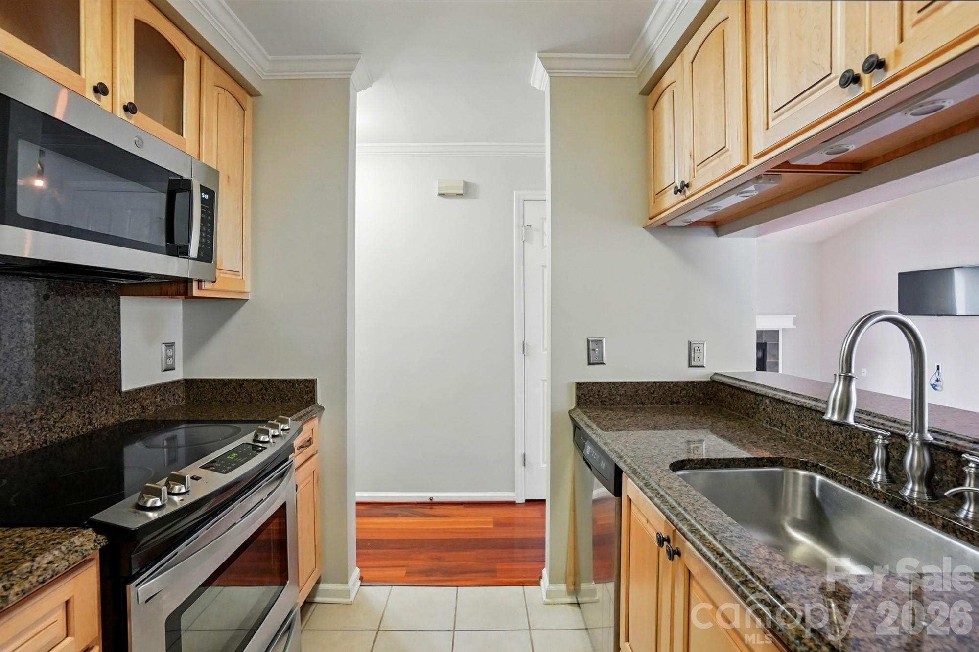 5007 Sharon Road — Charlotte