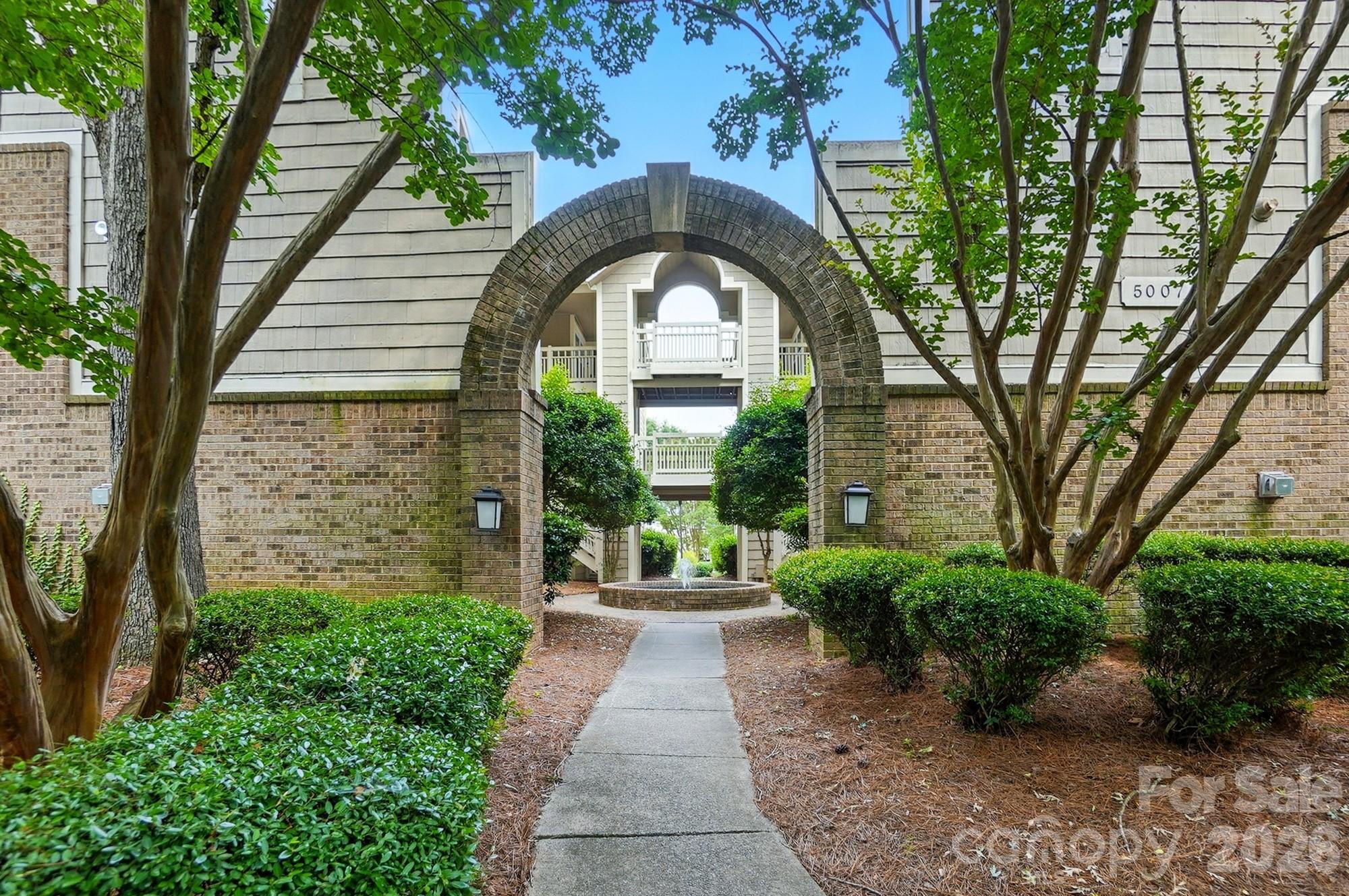 5007 Sharon Road — Charlotte