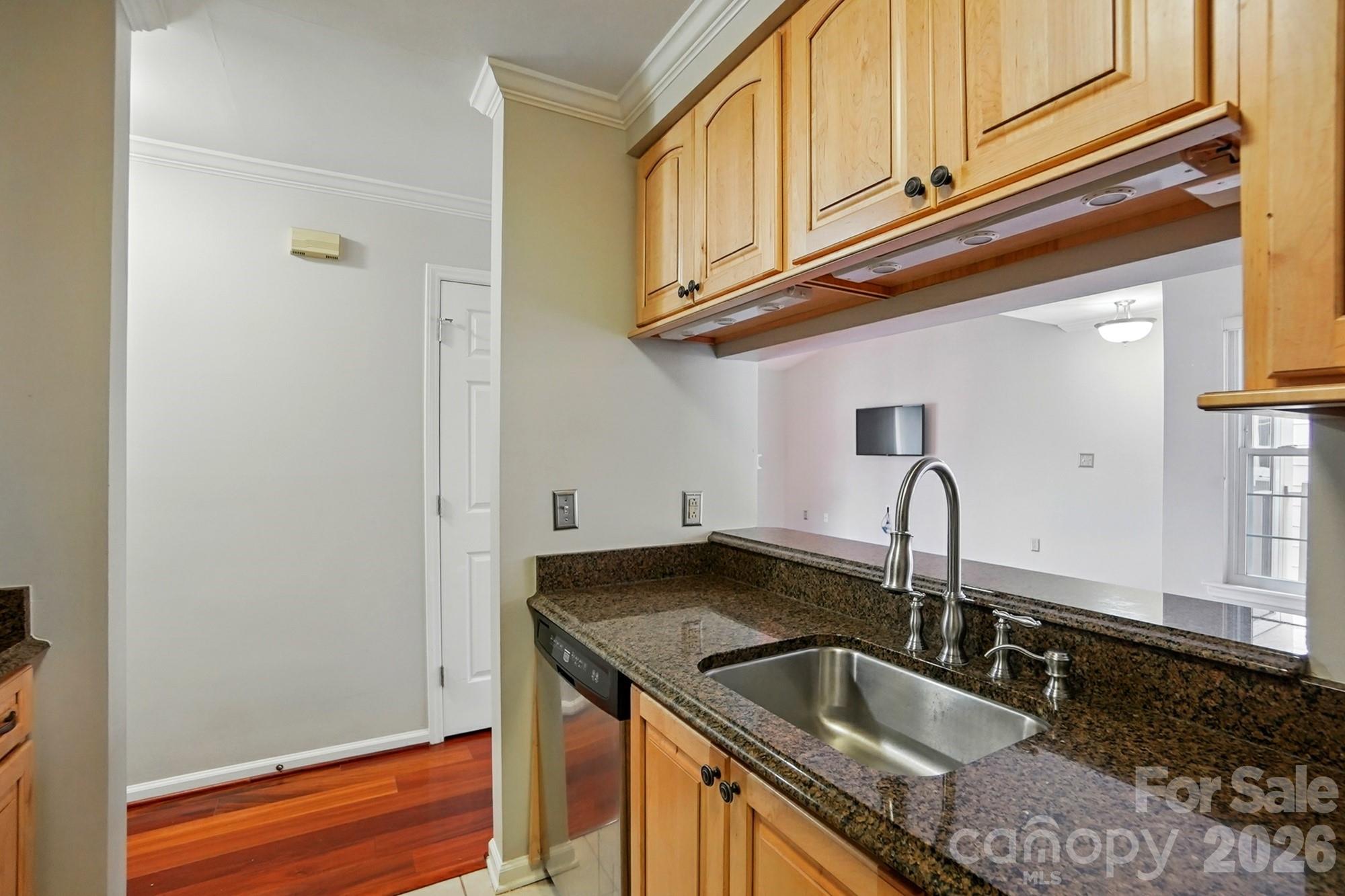 5007 Sharon Road — Charlotte
