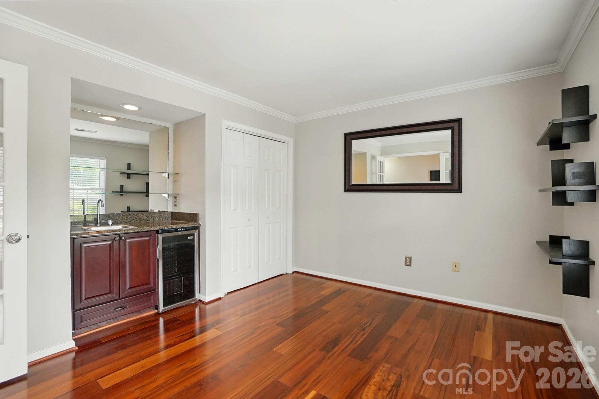 5007 Sharon Road — Charlotte