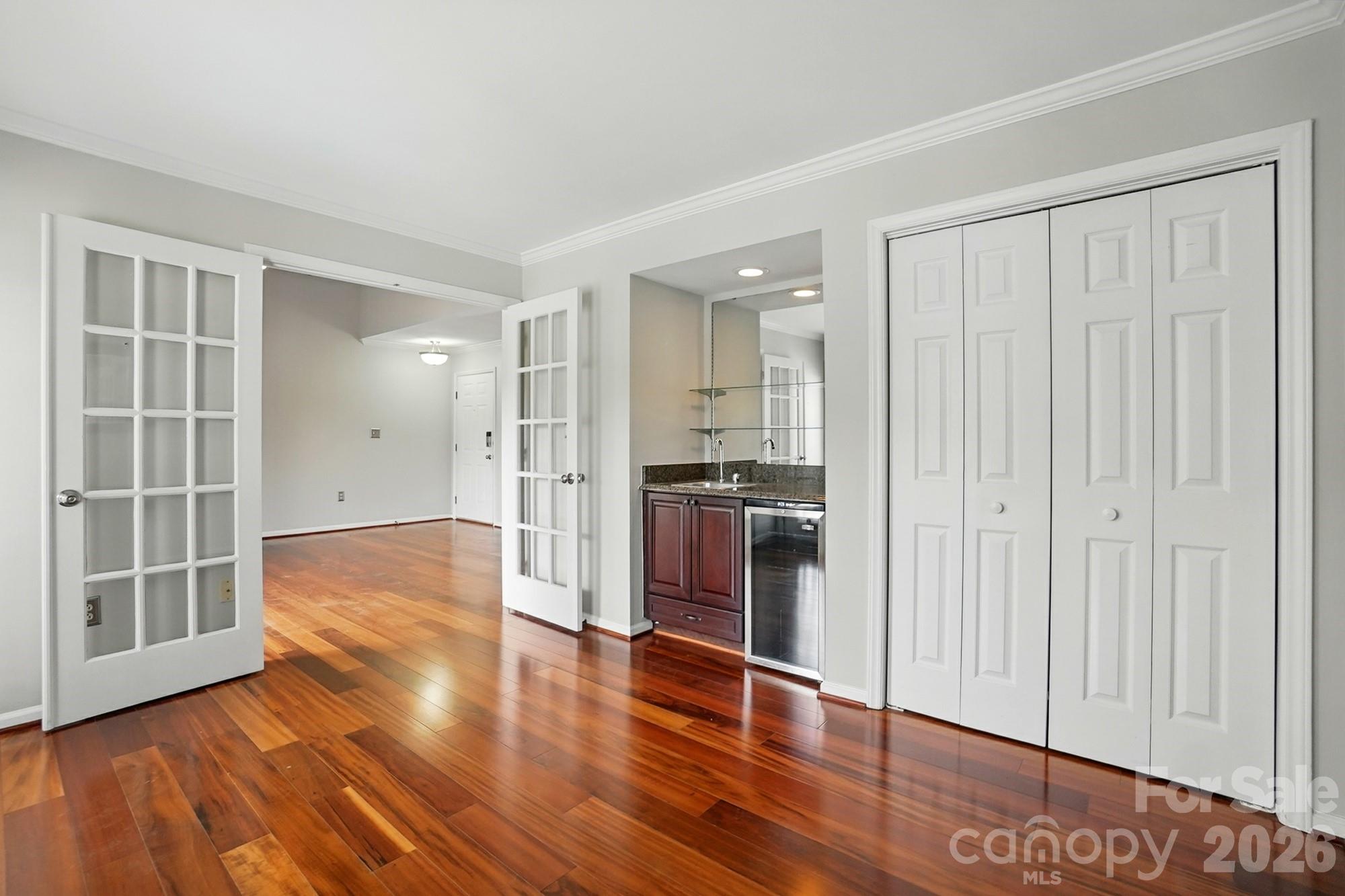 5007 Sharon Road — Charlotte