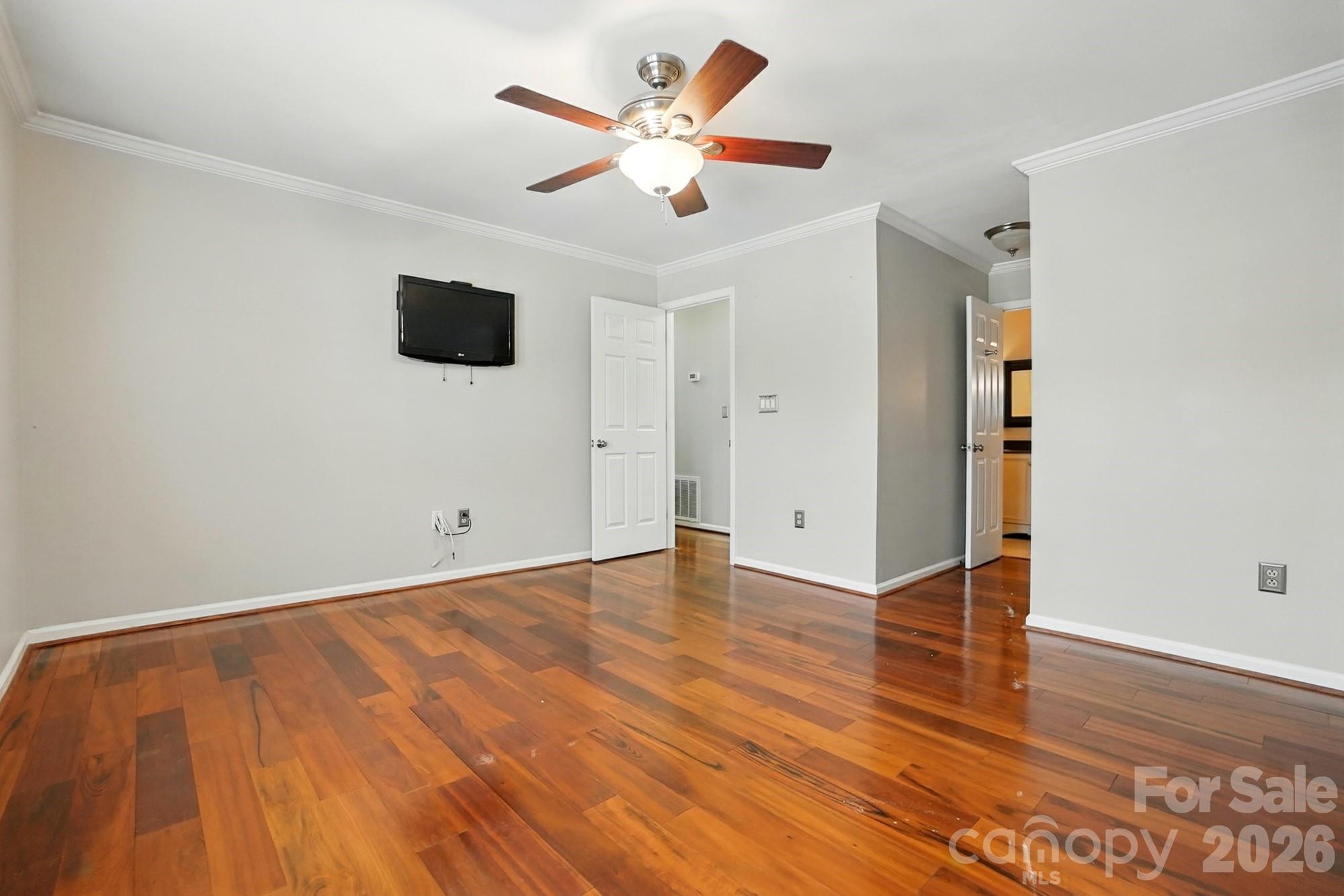 5007 Sharon Road — Charlotte