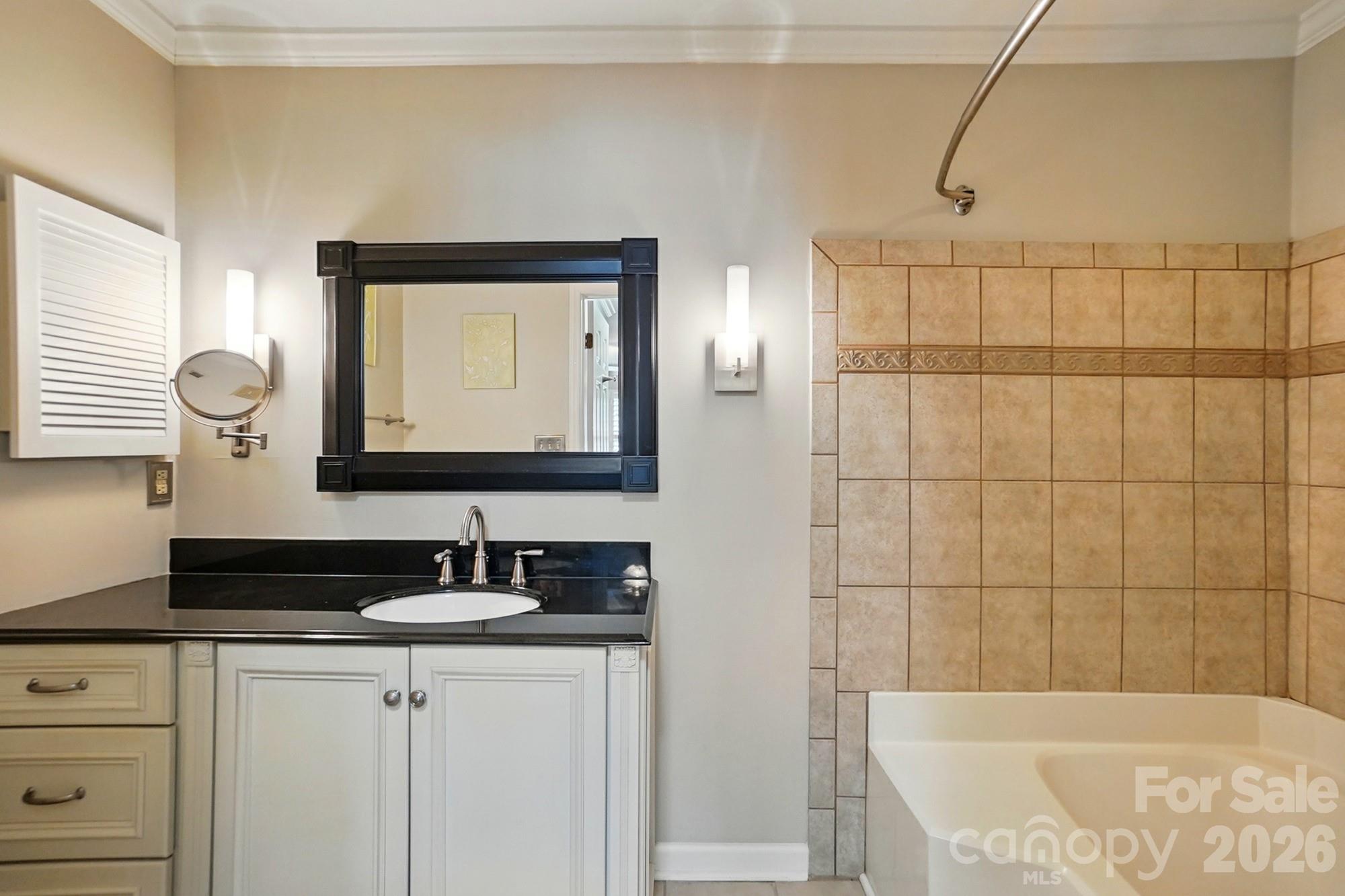 5007 Sharon Road — Charlotte