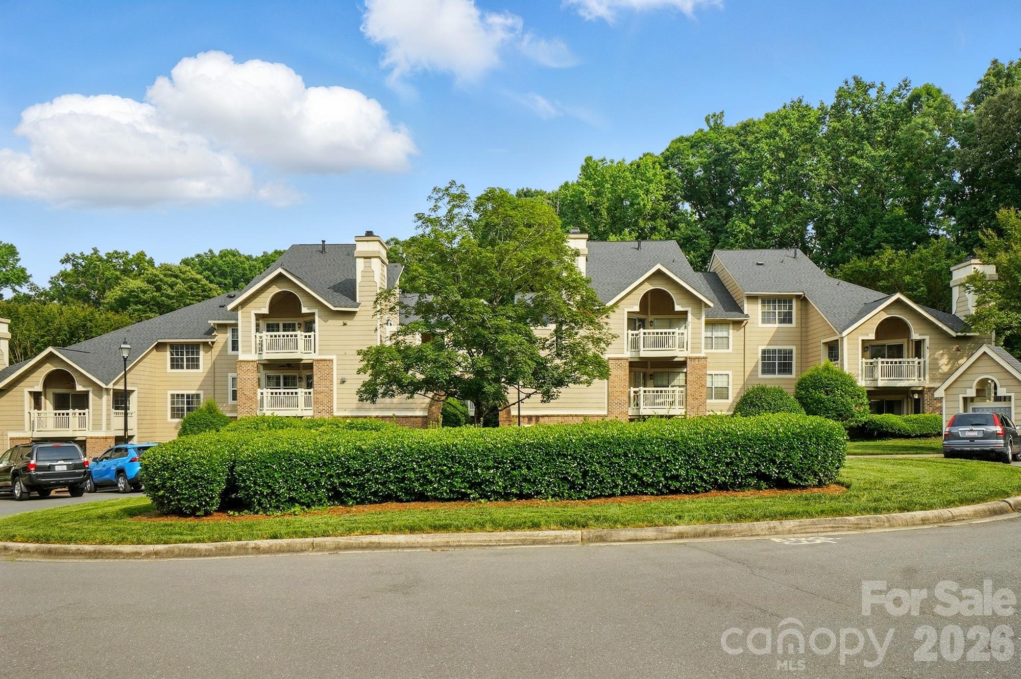 5007 Sharon Road — Charlotte